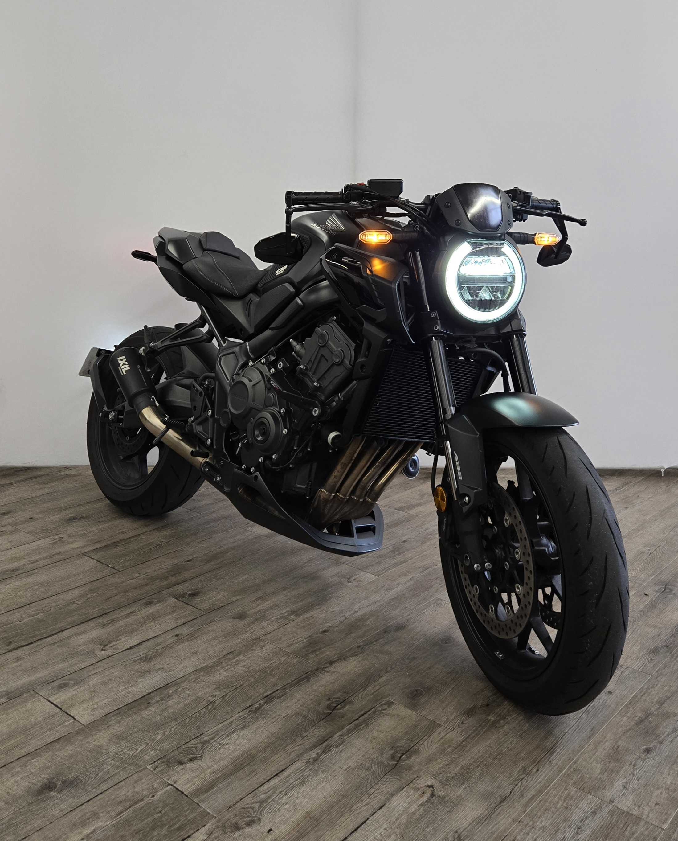 Honda CB 650 R 2022 HD vue 3/4 droite