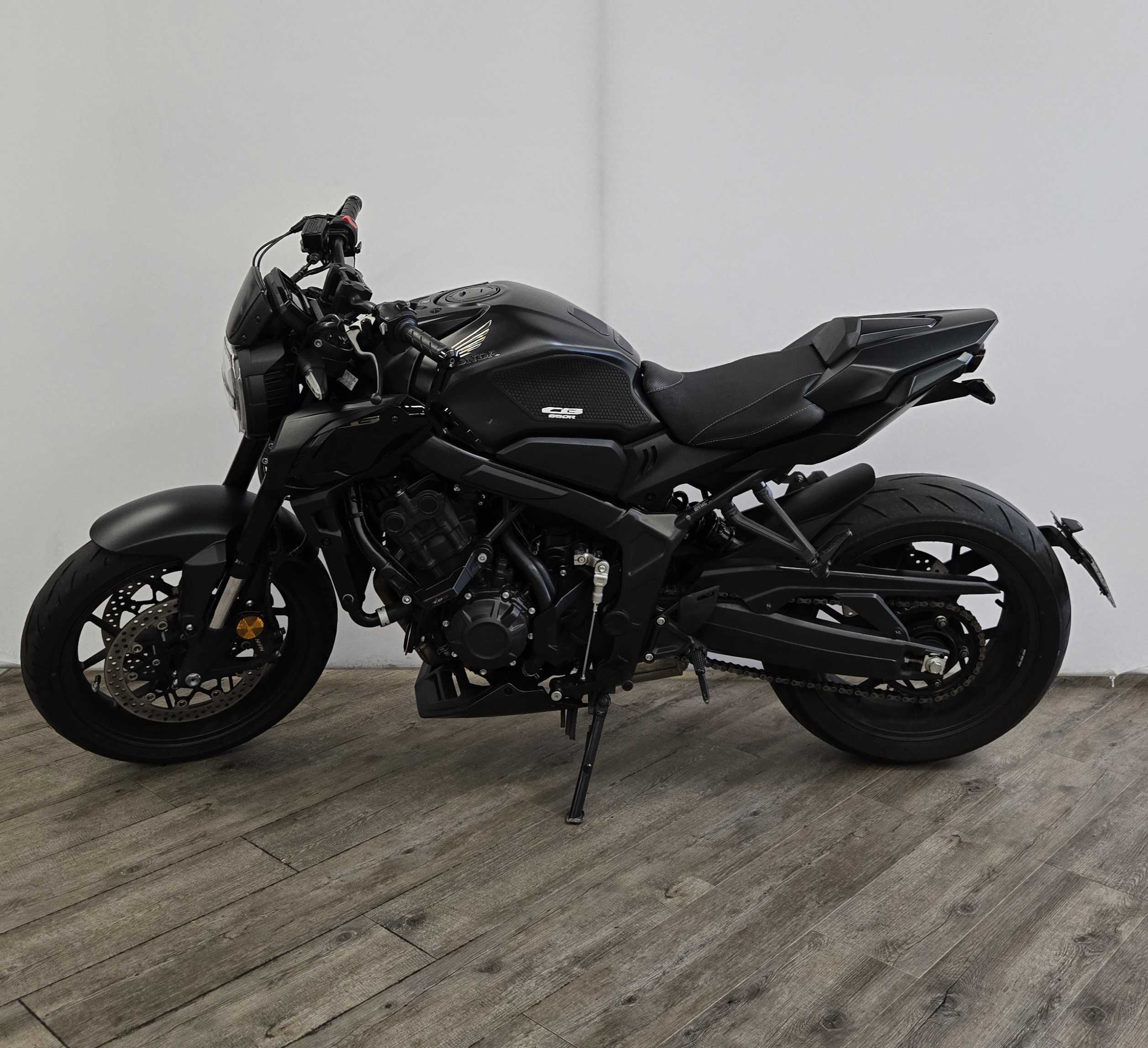 Honda CB 650 R 2022 HD vue gauche