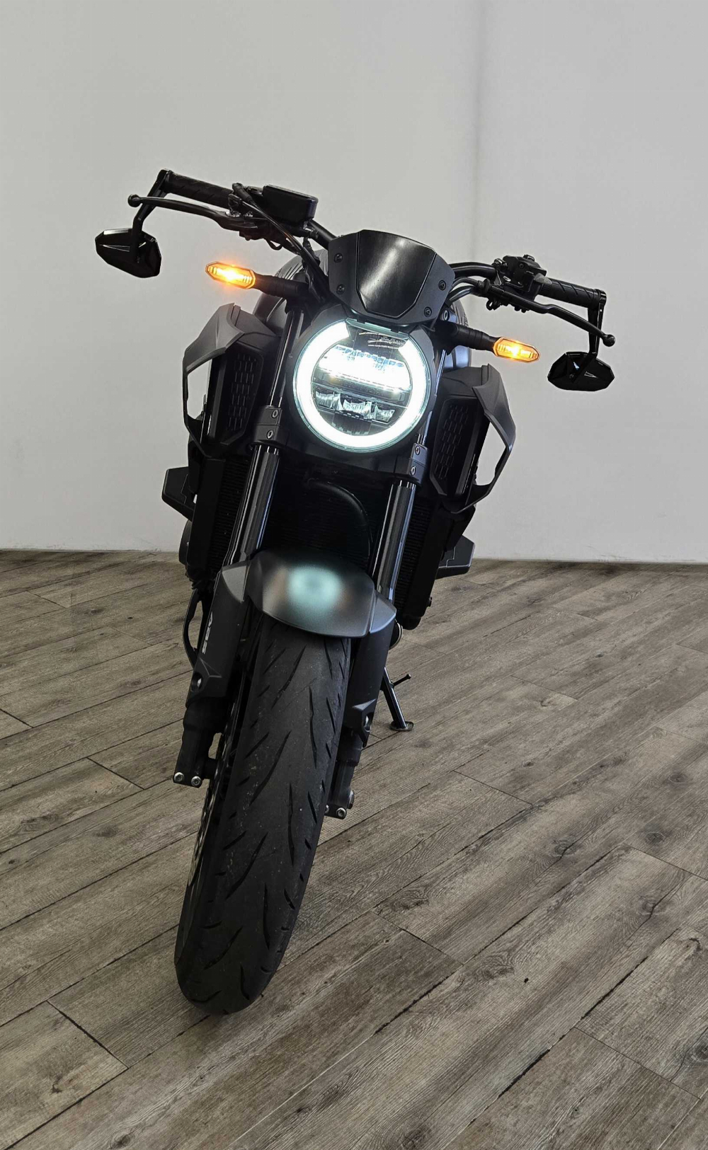 Honda CB 650 R 2022 vue avant