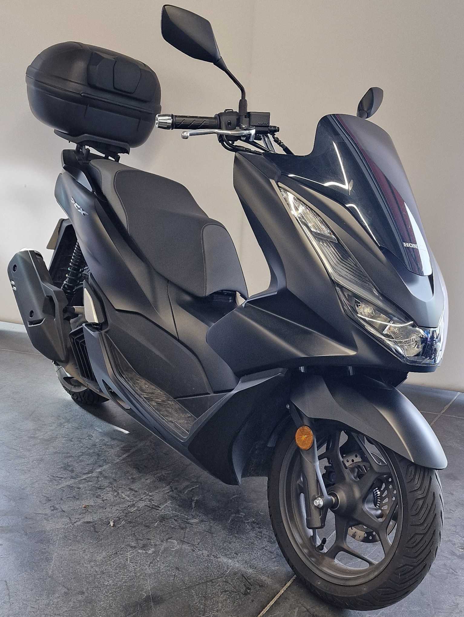 Honda PCX 125 2022 HD vue 3/4 droite