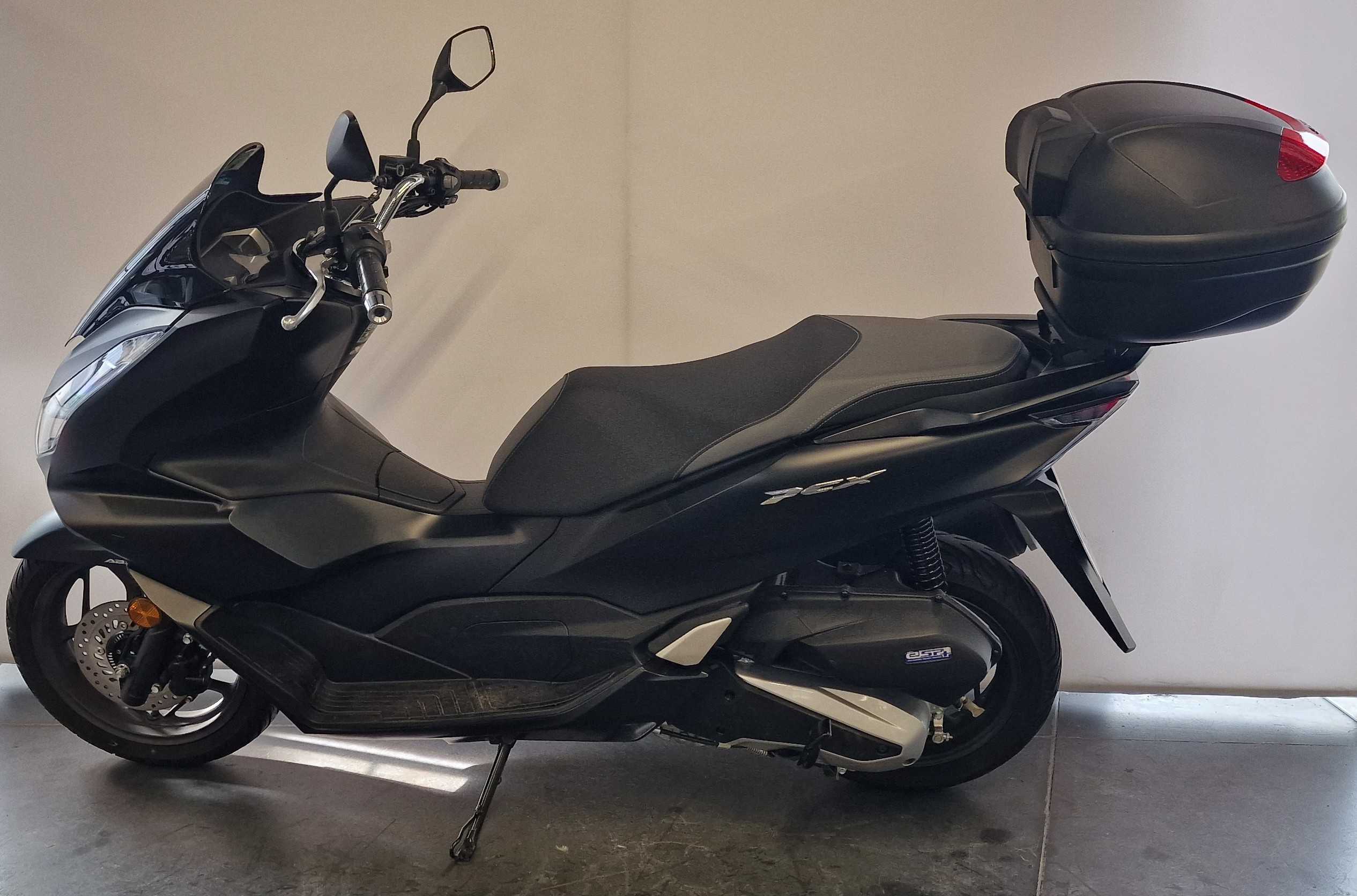 Honda PCX 125 2022 HD vue gauche