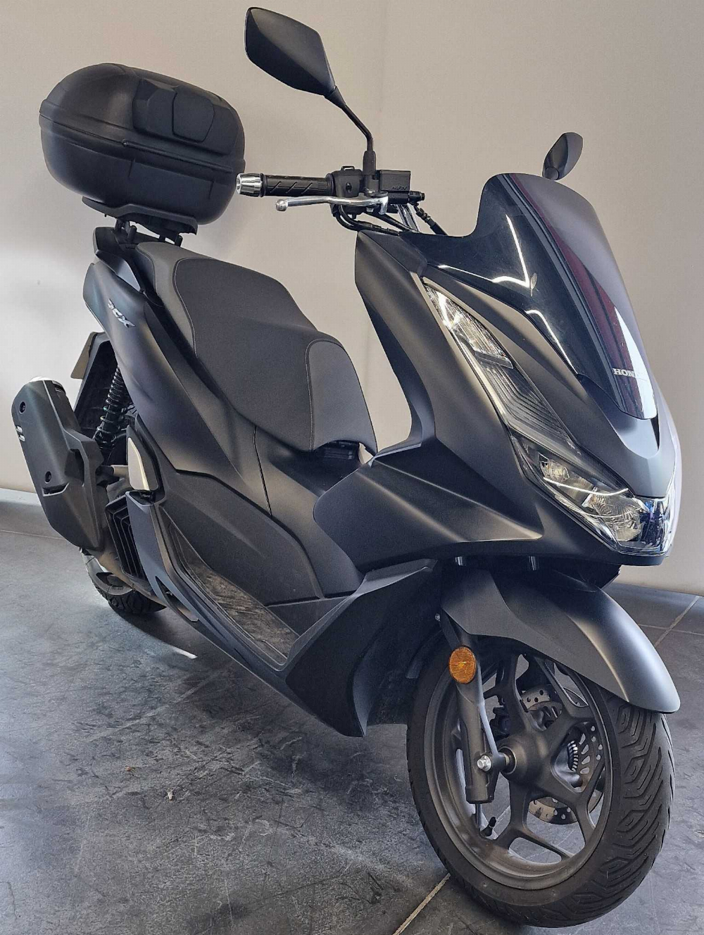 Honda PCX 125 2022 vue 3/4 droite
