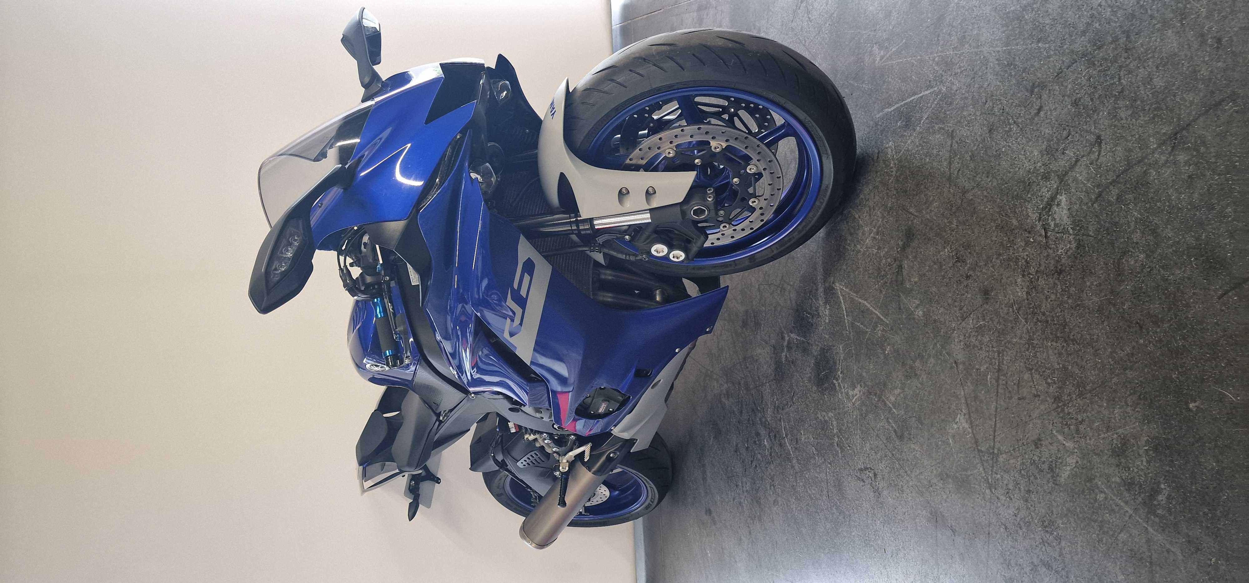 Yamaha YZF 600 R6 2020 HD vue 3/4 droite