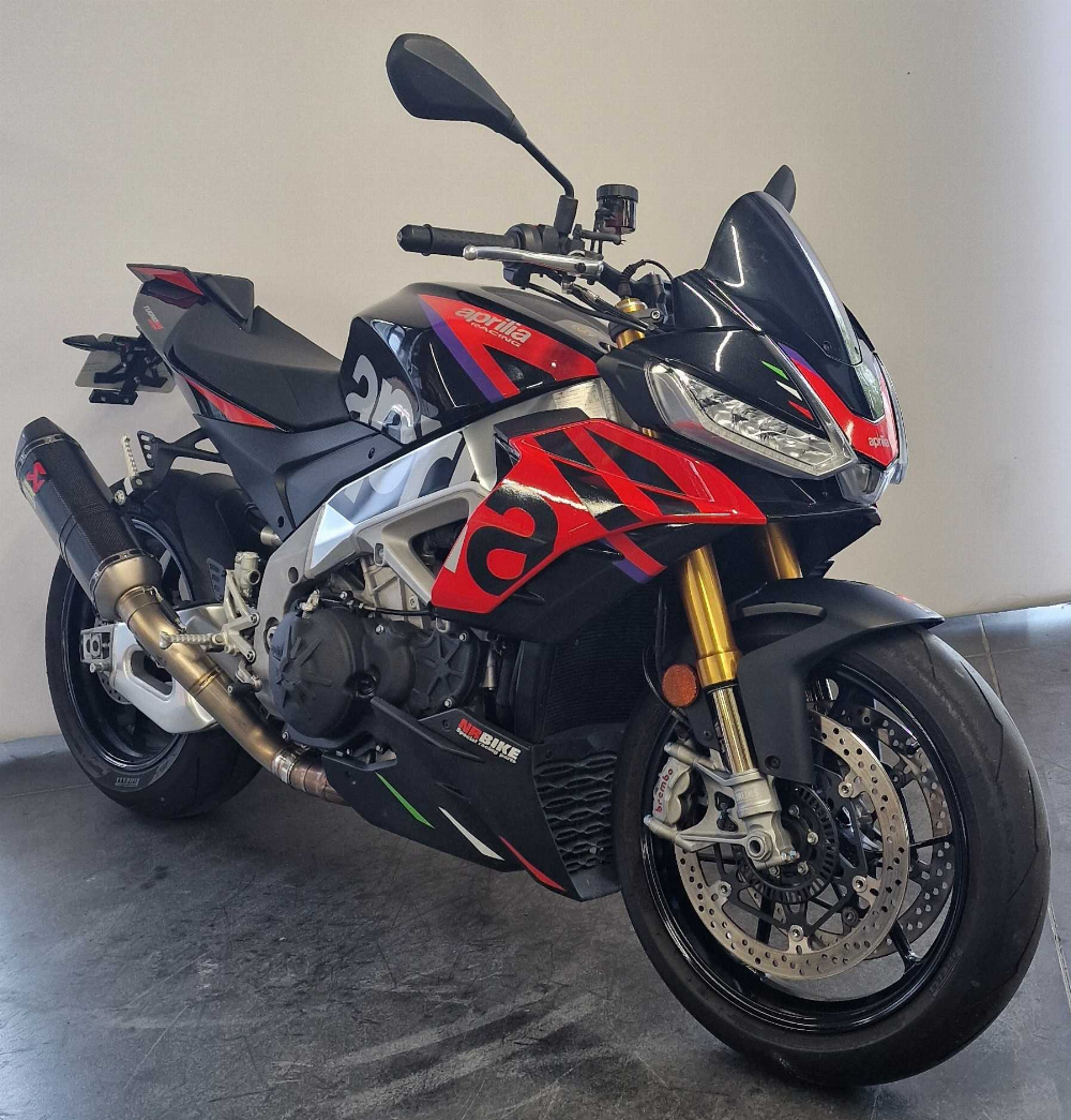 Aprilia TUONO V4 FACTORY 2023 vue 3/4 droite