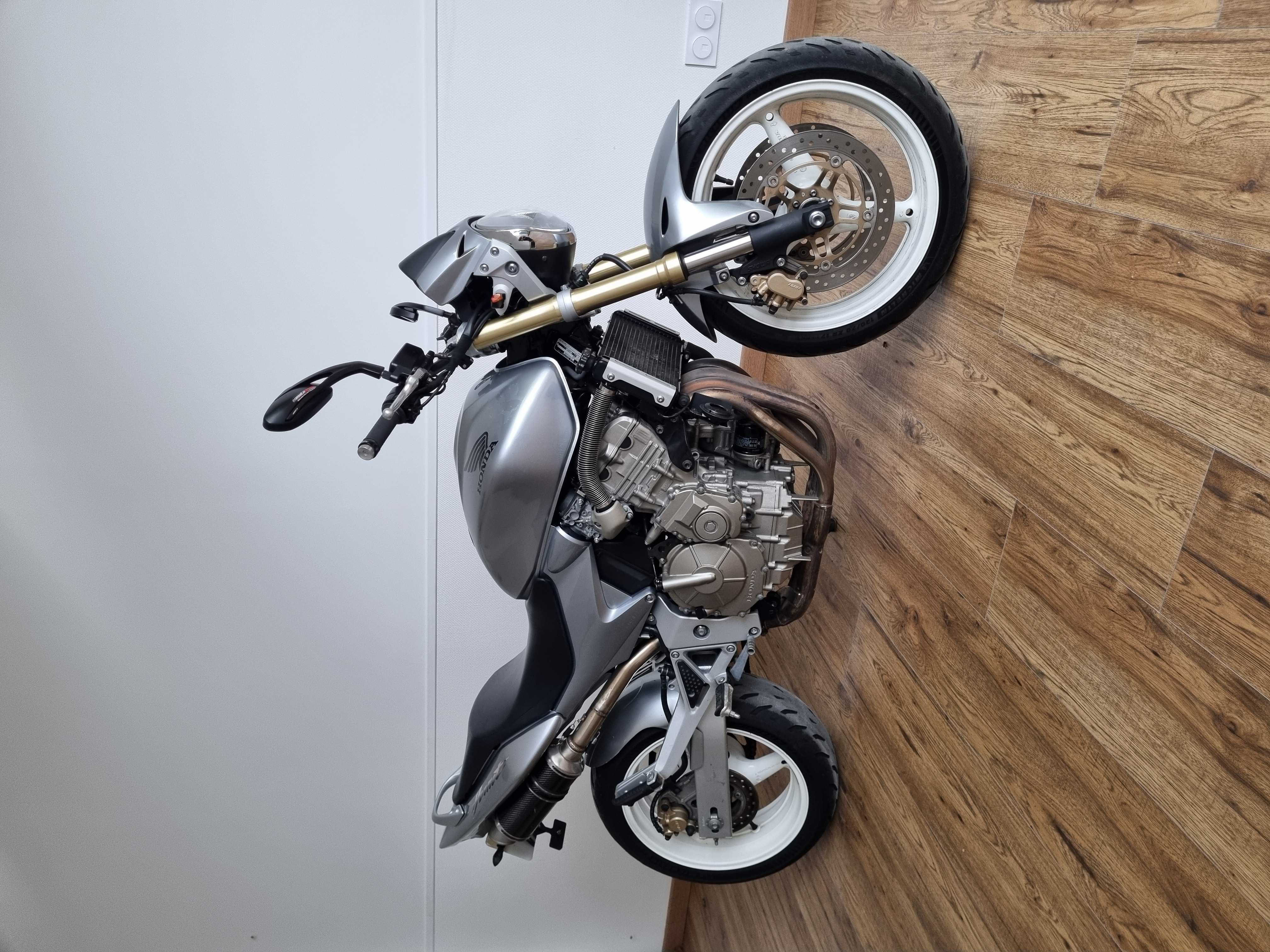Honda CB 600 F Hornet 2005 HD vue 3/4 droite