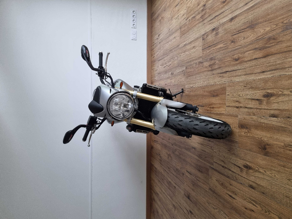 Honda CB 600 F Hornet 2005 vue avant