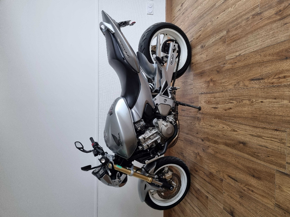 Honda CB 600 F Hornet 2005 vue gauche