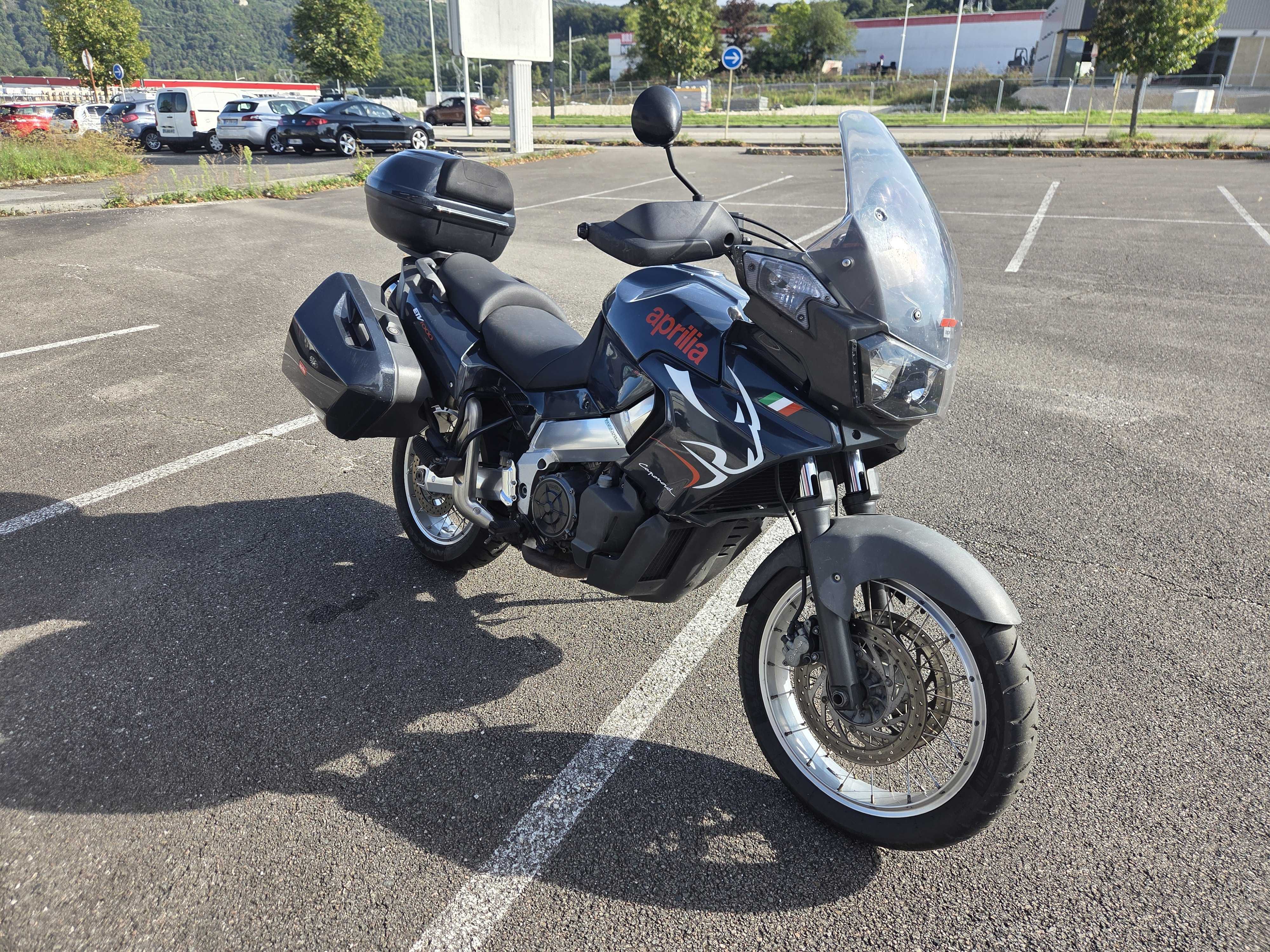 Aprilia ETV 1000 Caponord 2002 HD vue 3/4 droite