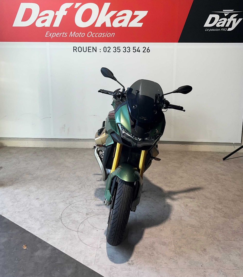 Moto Guzzi V100 MANDELLO 2024 vue avant