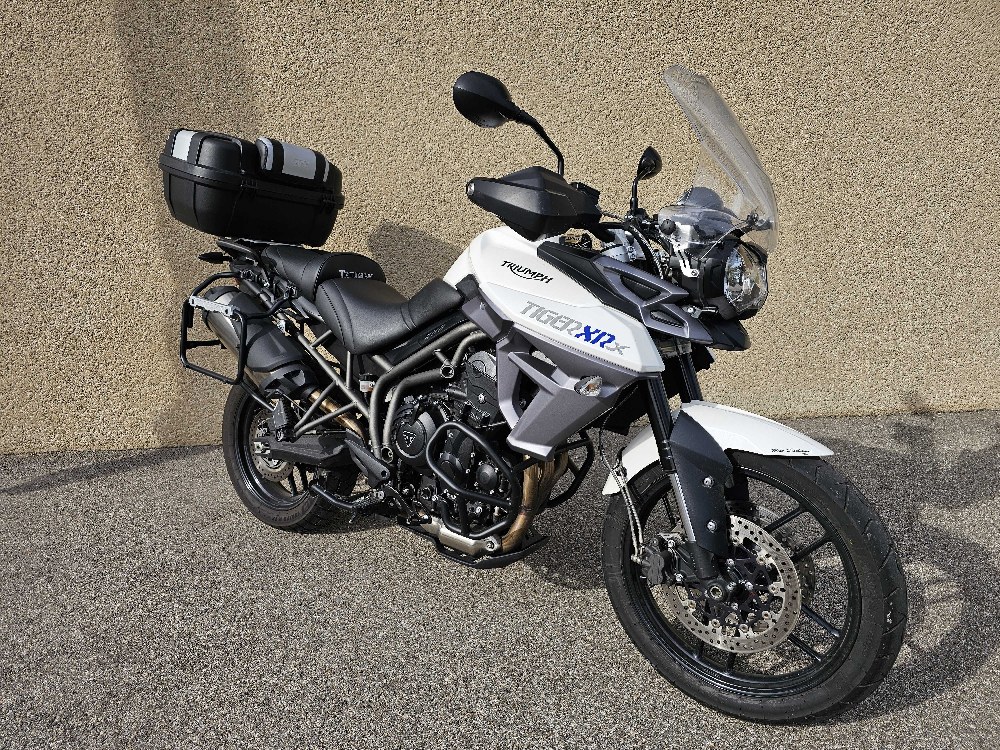 Triumph 800 Tiger XCX 2015 vue 3/4 droite
