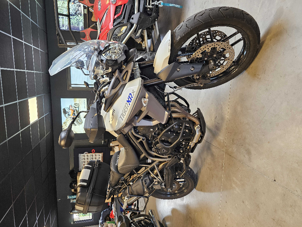 Triumph 800 Tiger XCX 2015 vue avant
