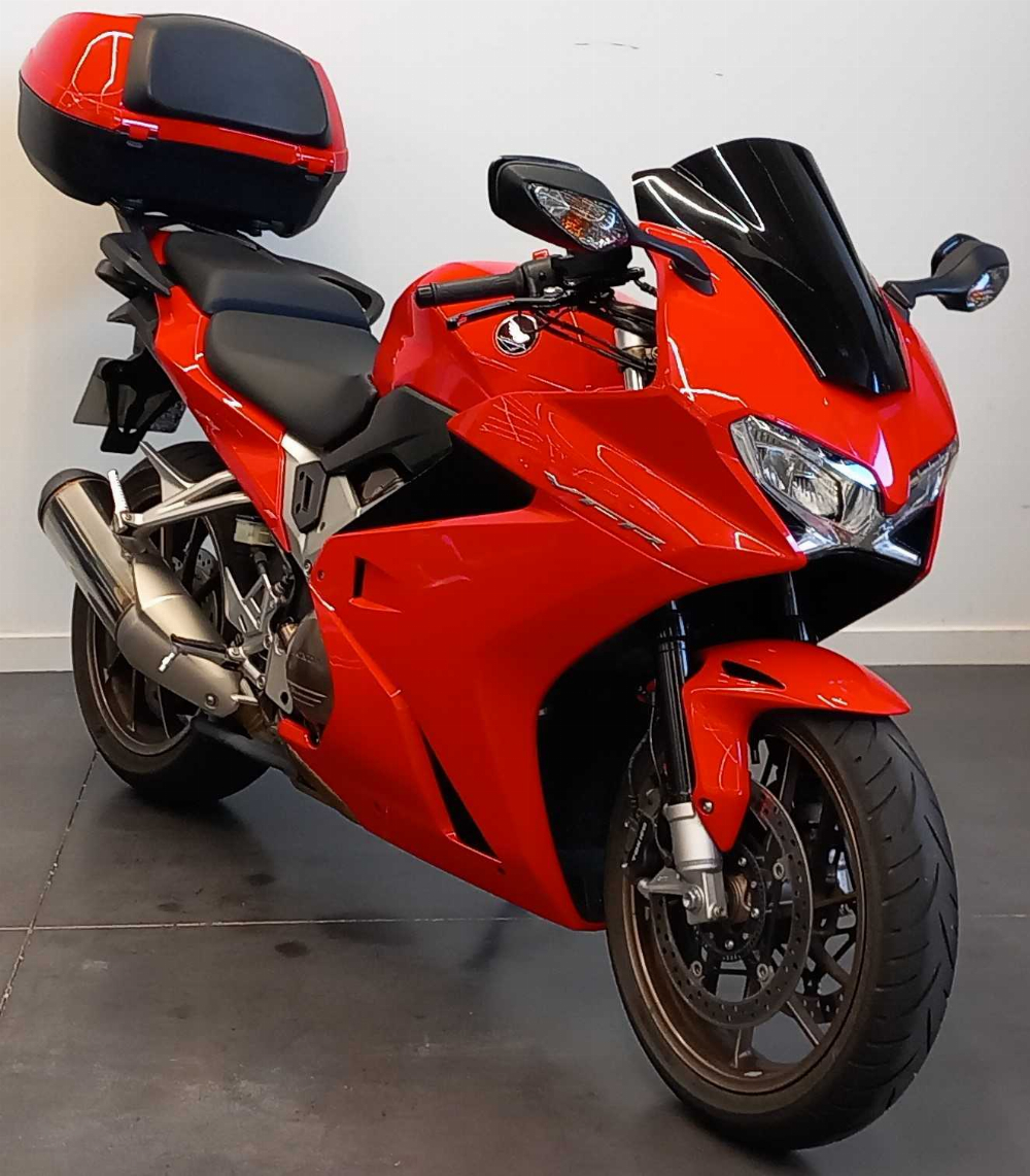 Honda VFR 800 F RC79 2014 vue 3/4 droite
