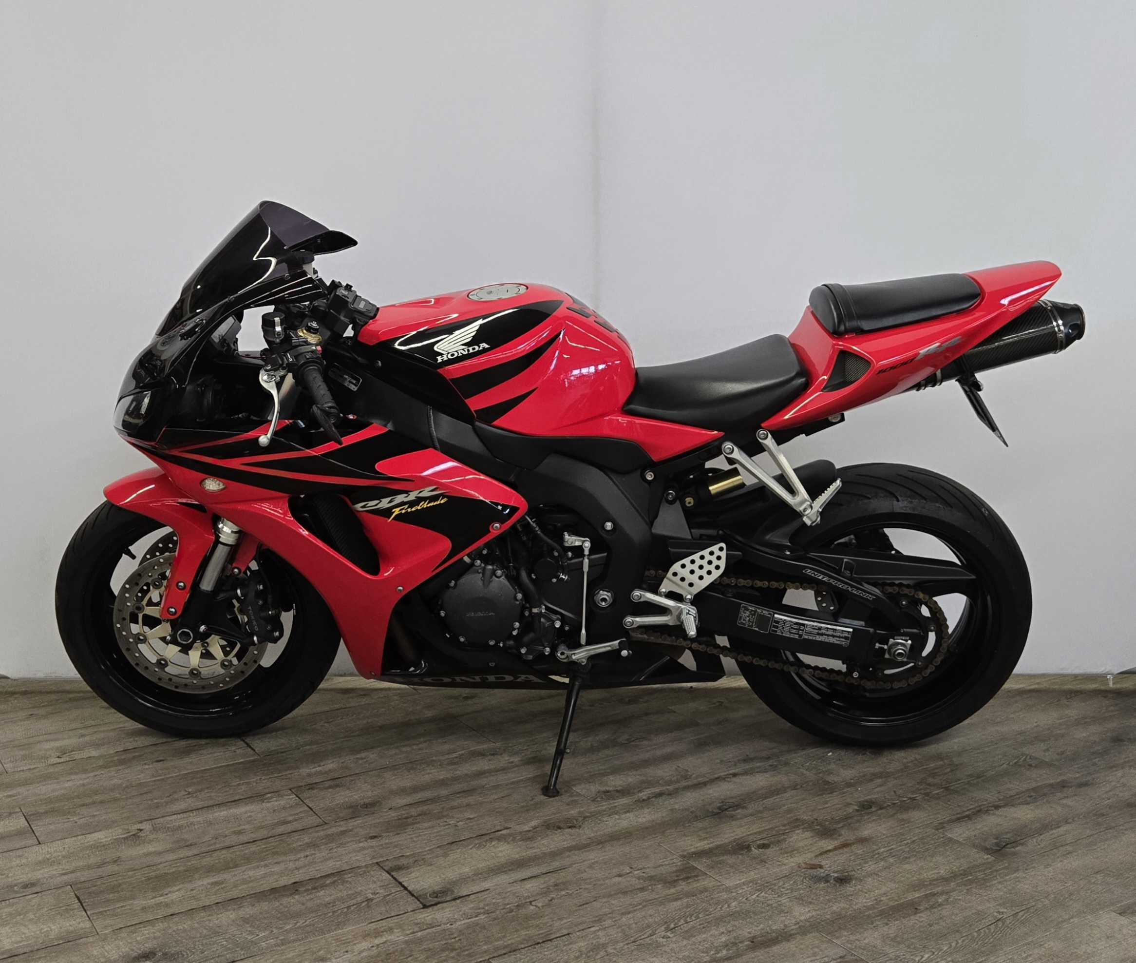 Honda CBR 1000 RR Fireblade 2006 HD vue gauche