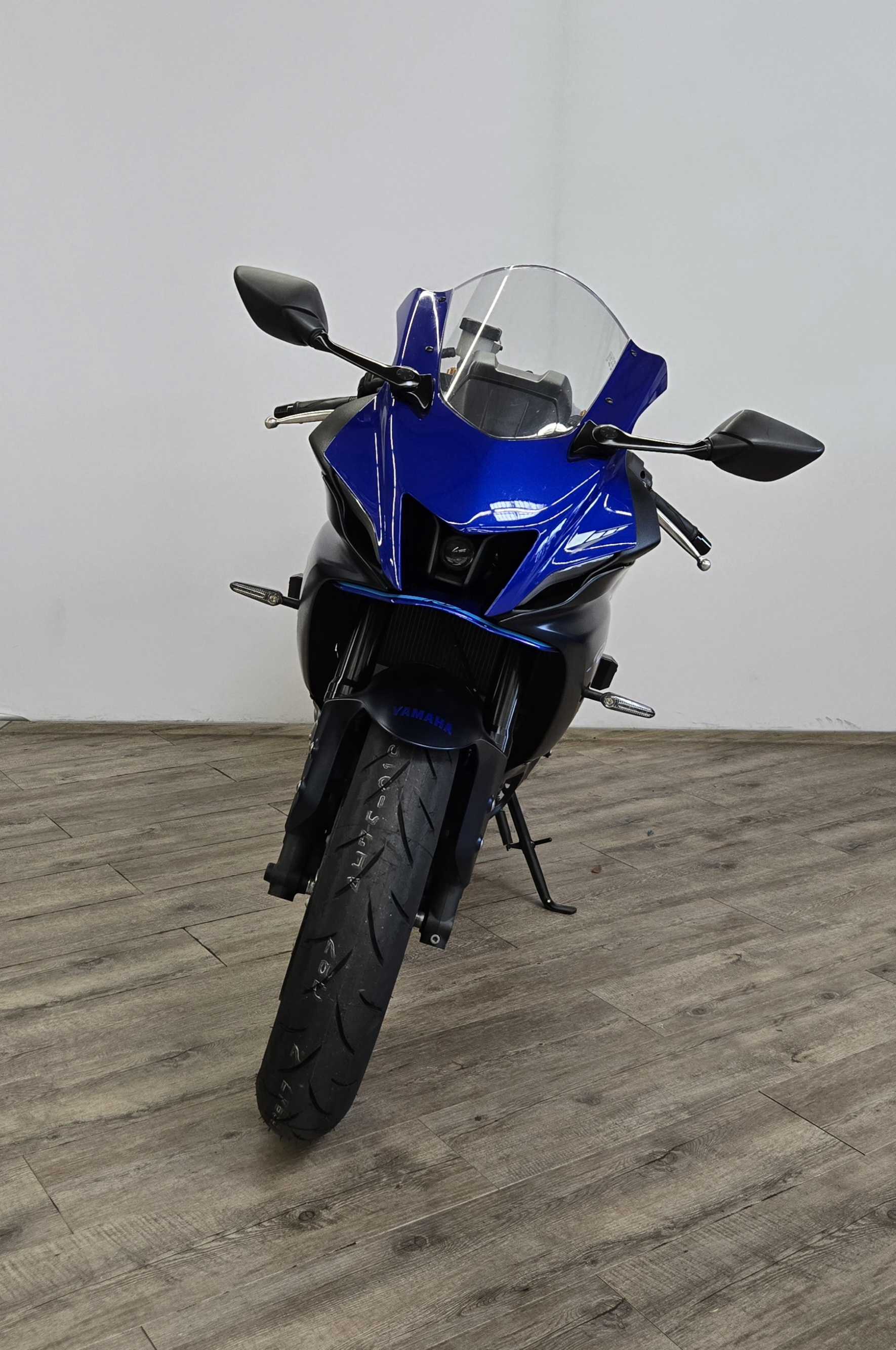 Yamaha YZF 700 R7 A2 2023 HD vue avant