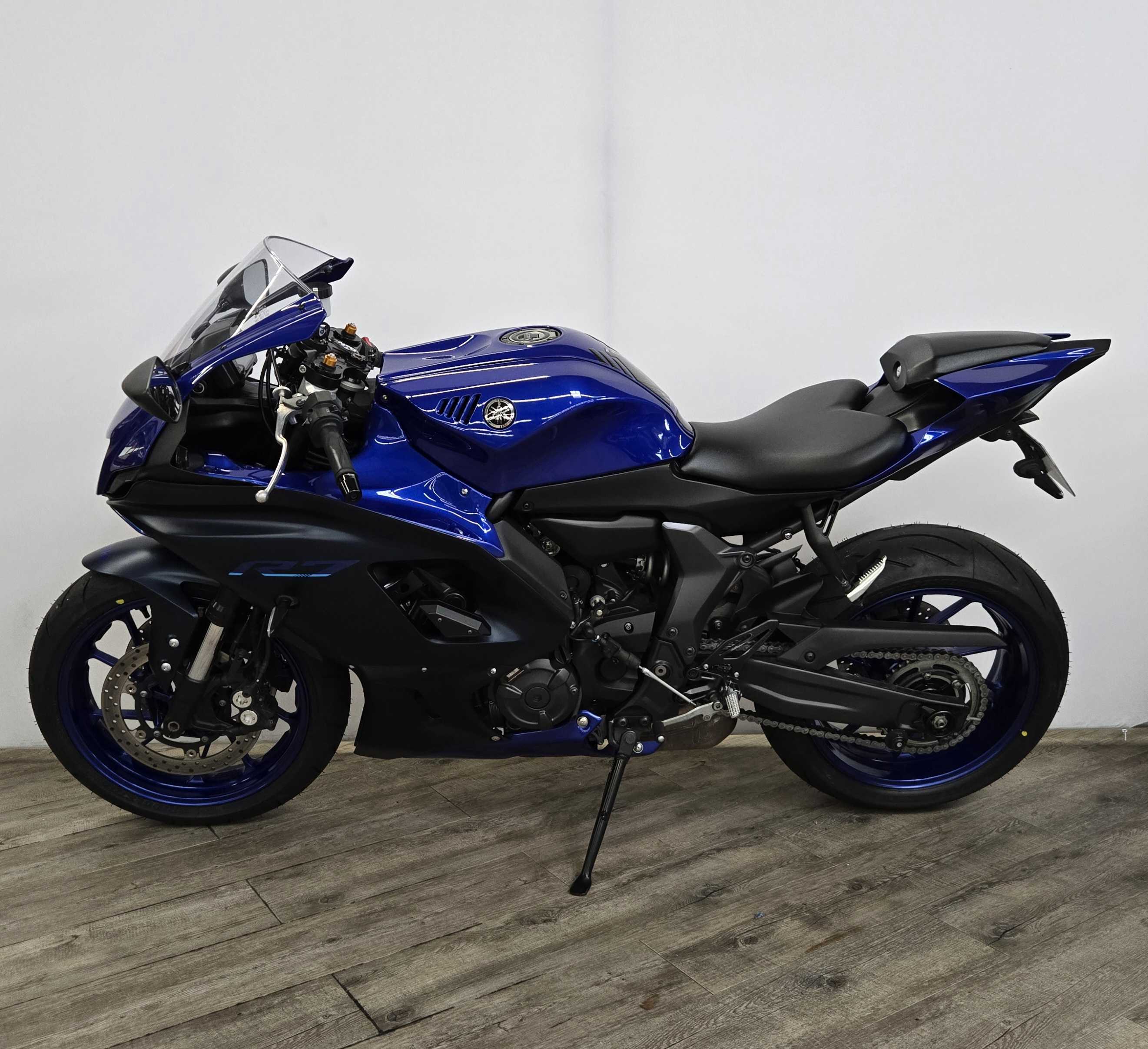 Yamaha YZF 700 R7 A2 2023 HD vue gauche
