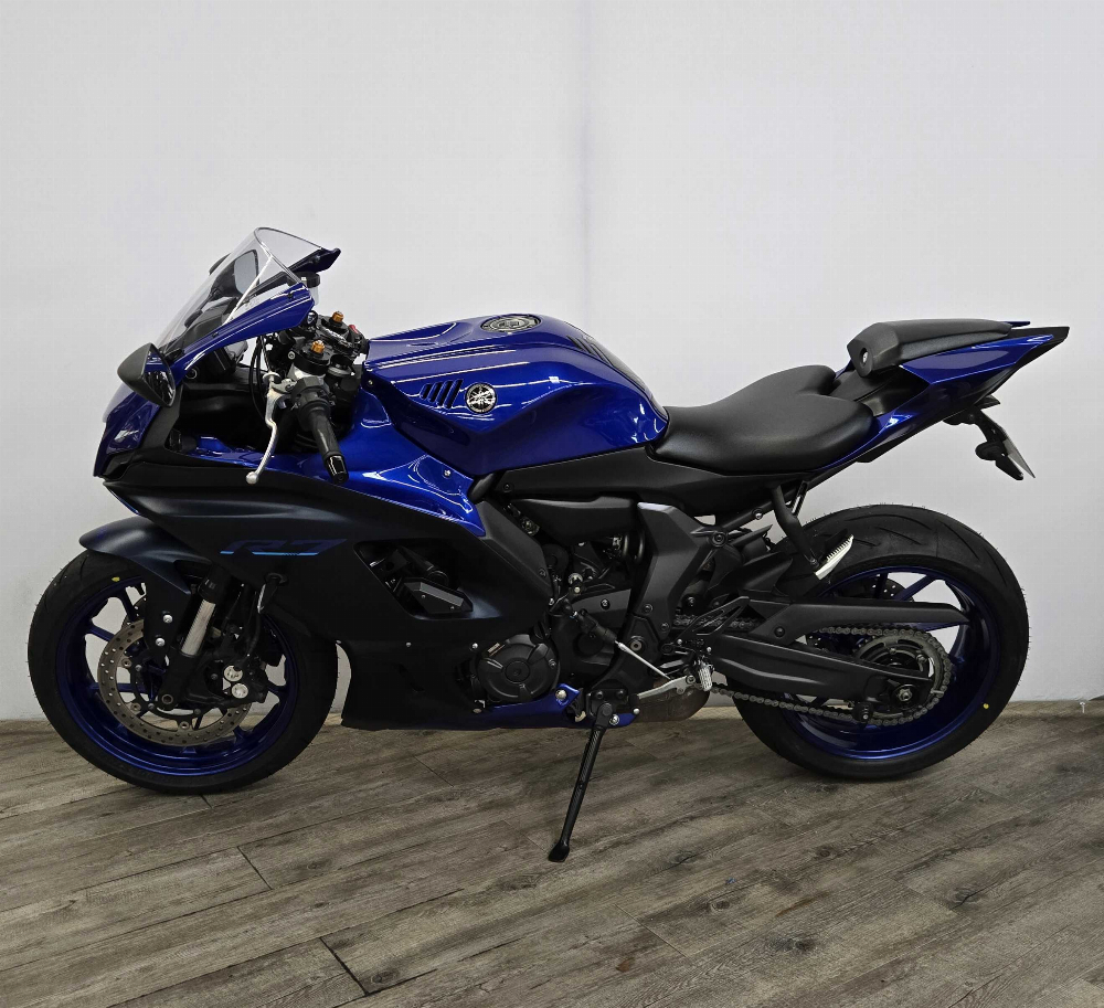 Yamaha YZF 700 R7 A2 2023 vue gauche