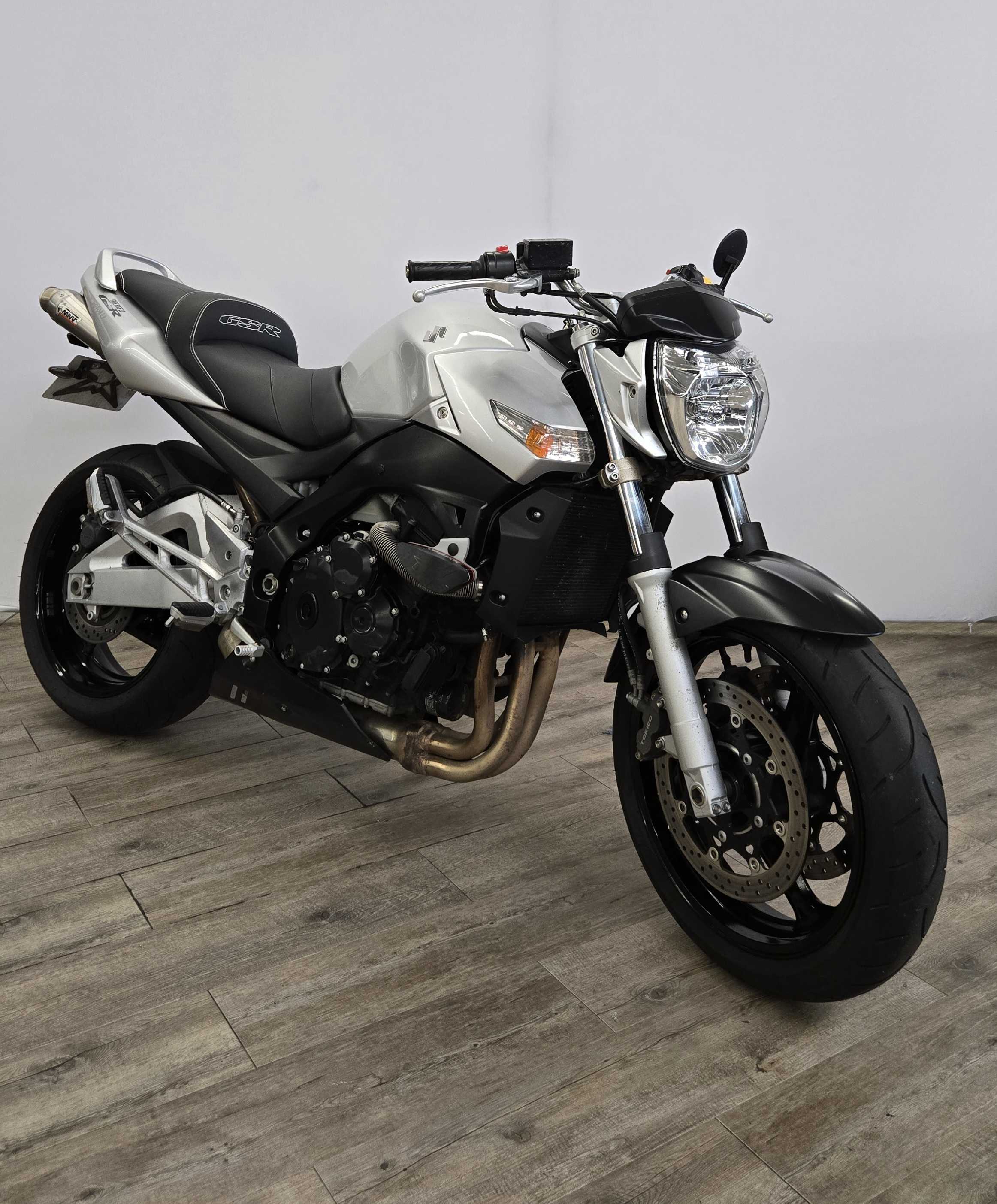 Suzuki GSR 600 2007 HD vue 3/4 droite