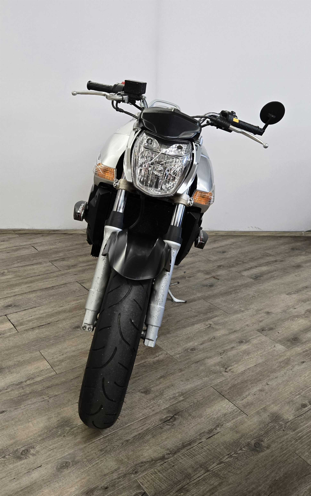 Suzuki GSR 600 2007 vue avant