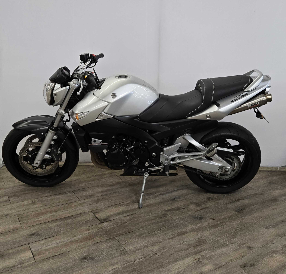 Suzuki GSR 600 2007 vue gauche