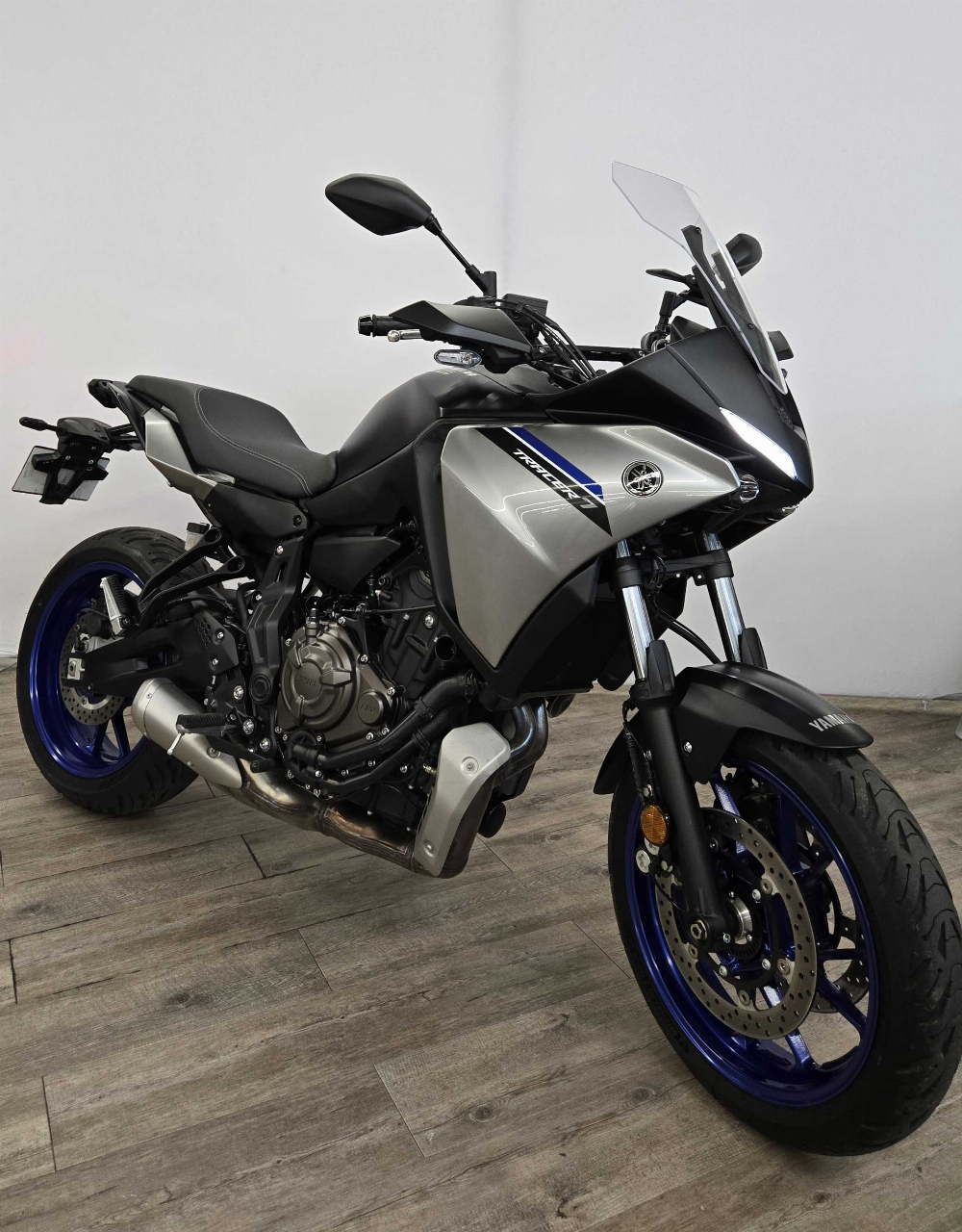 Yamaha Tracer 700 A2 2023 vue 3/4 droite