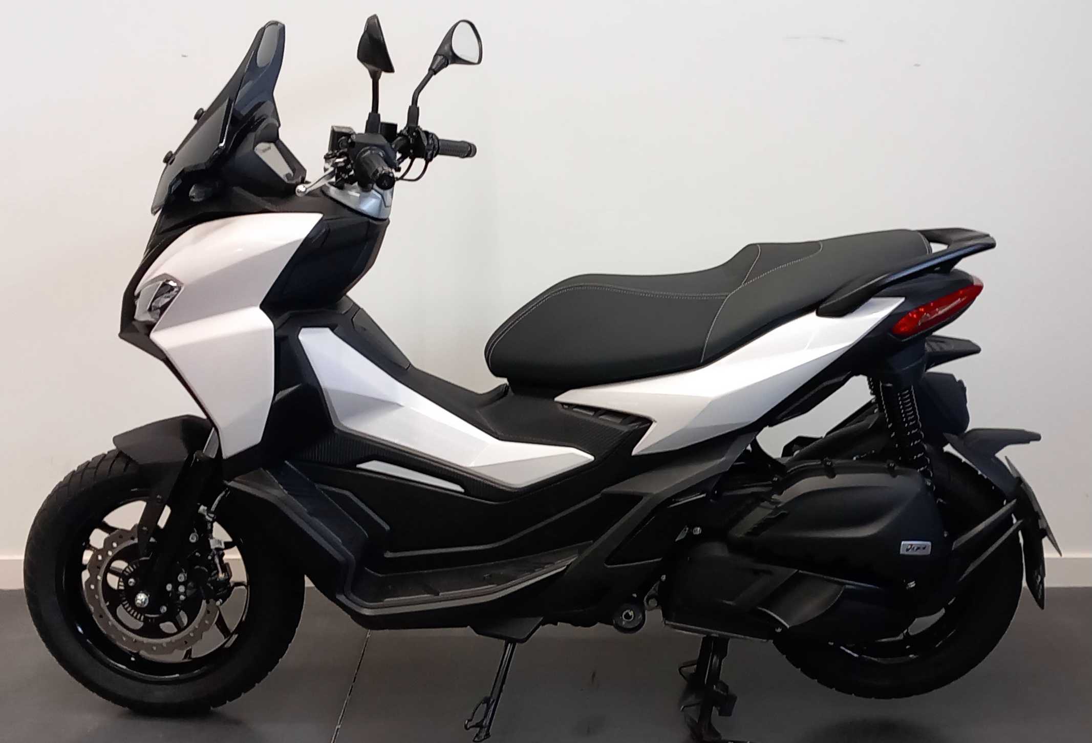 Aprilia SR 125 GT 2022 HD vue gauche