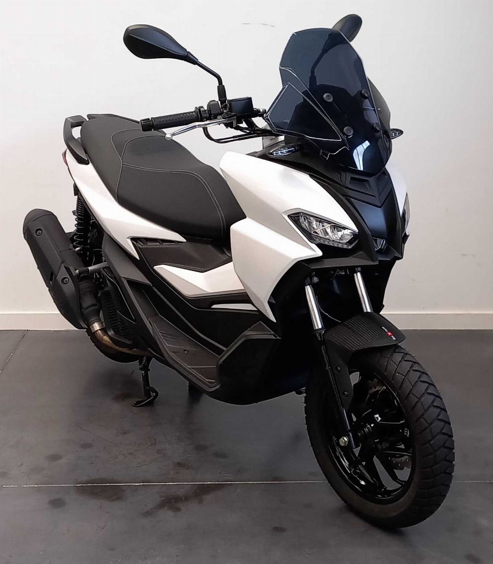 Aprilia SR 125 GT 2022 vue 3/4 droite