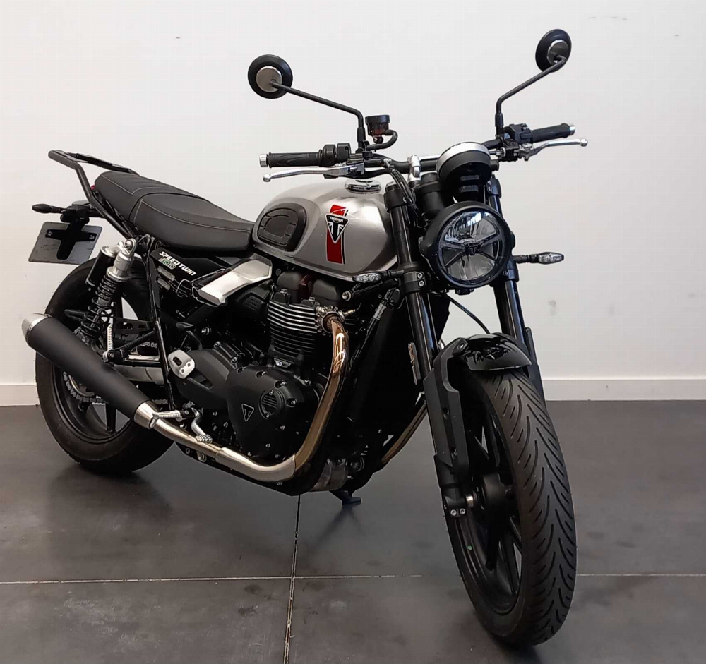Triumph 900 Speed Twin A2 2023 vue 3/4 droite