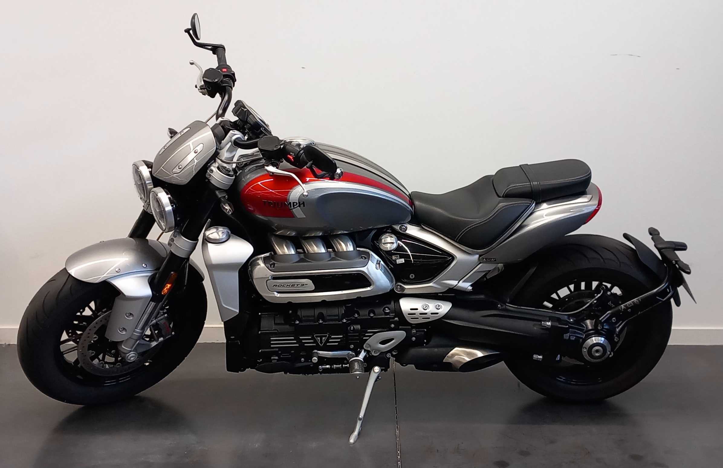 Triumph 2500 Rocket III R 2021 HD vue gauche