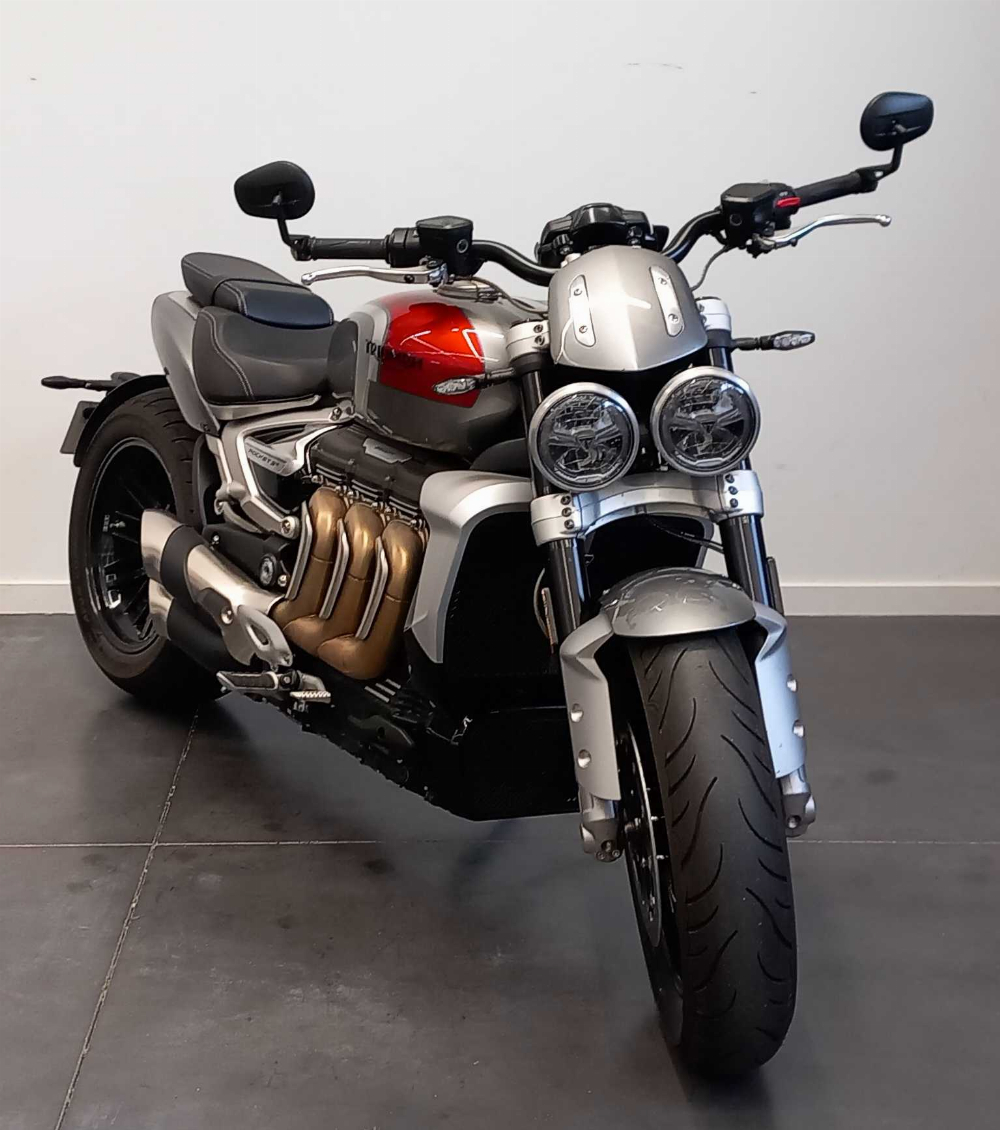Triumph 2500 Rocket III R 2021 vue 3/4 droite
