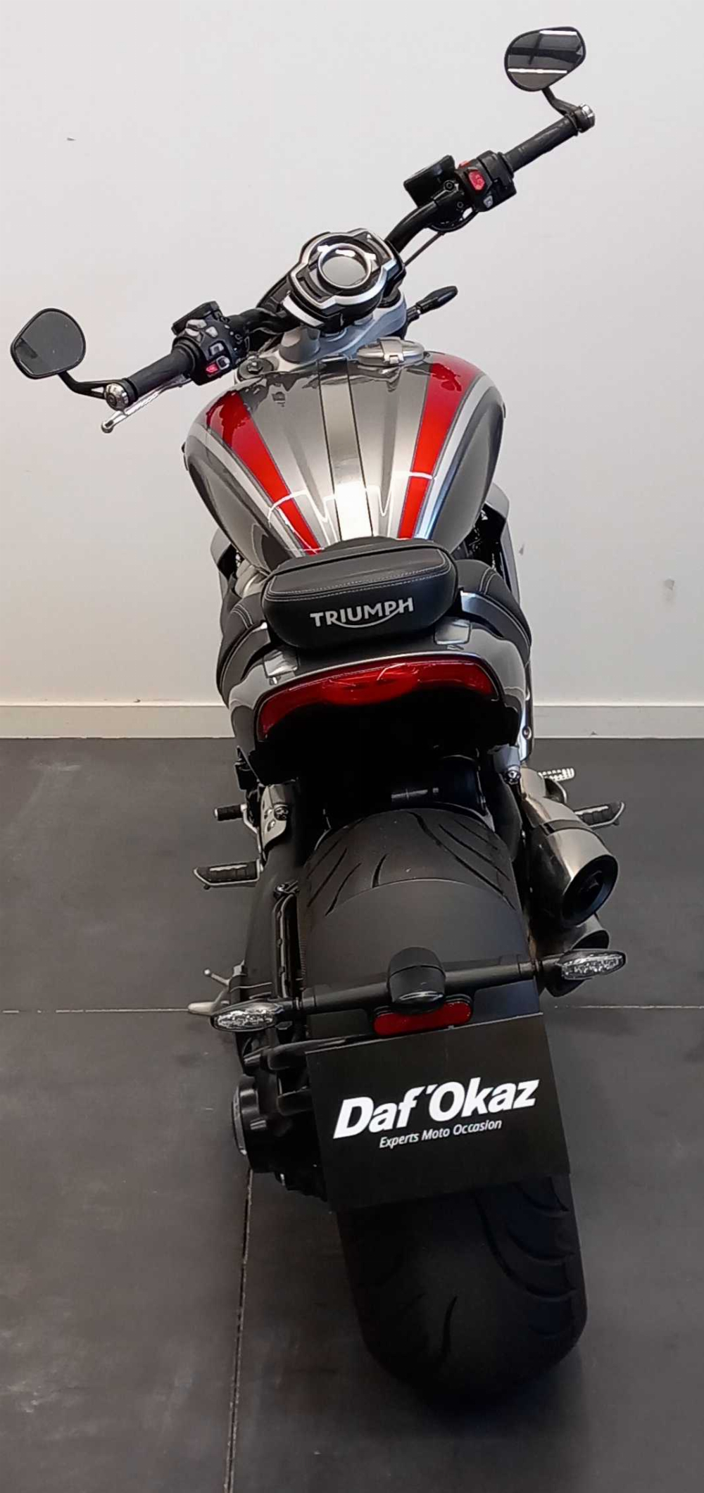 Triumph 2500 Rocket III R 2021 vue arrière