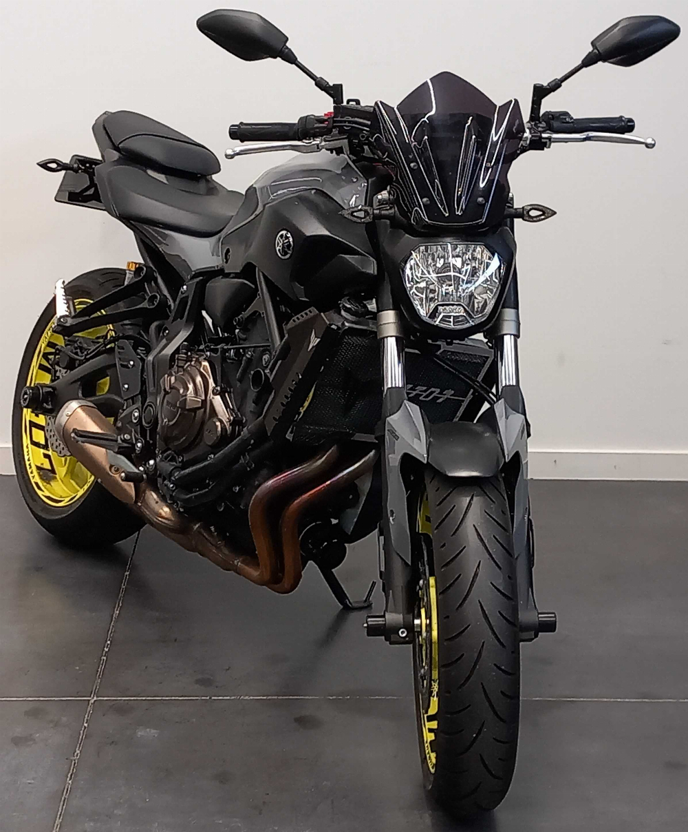 Yamaha MT-07 ABS 2017 vue 3/4 droite