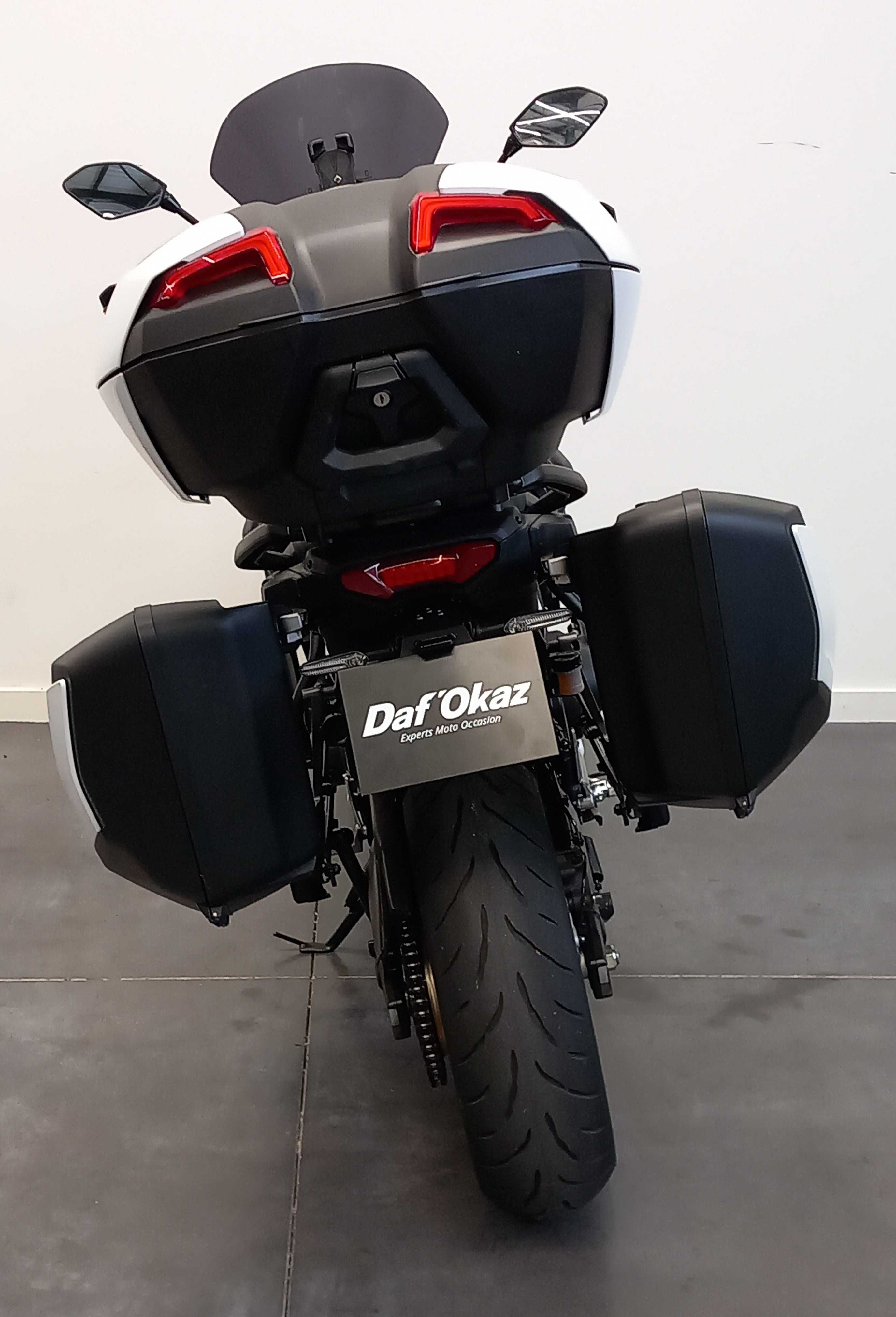 Yamaha TRACER 9 GT 2025 HD vue arrière