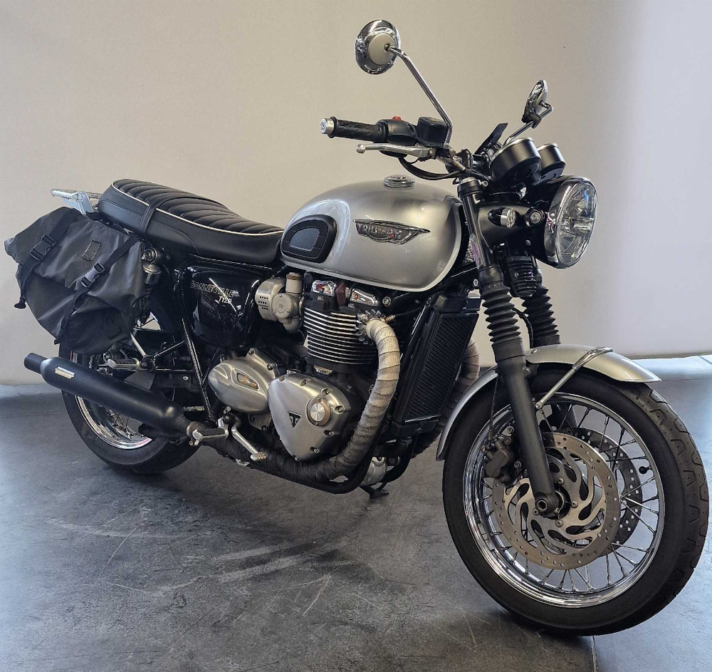 Triumph 1200 Bonneville T120 2018 vue 3/4 droite