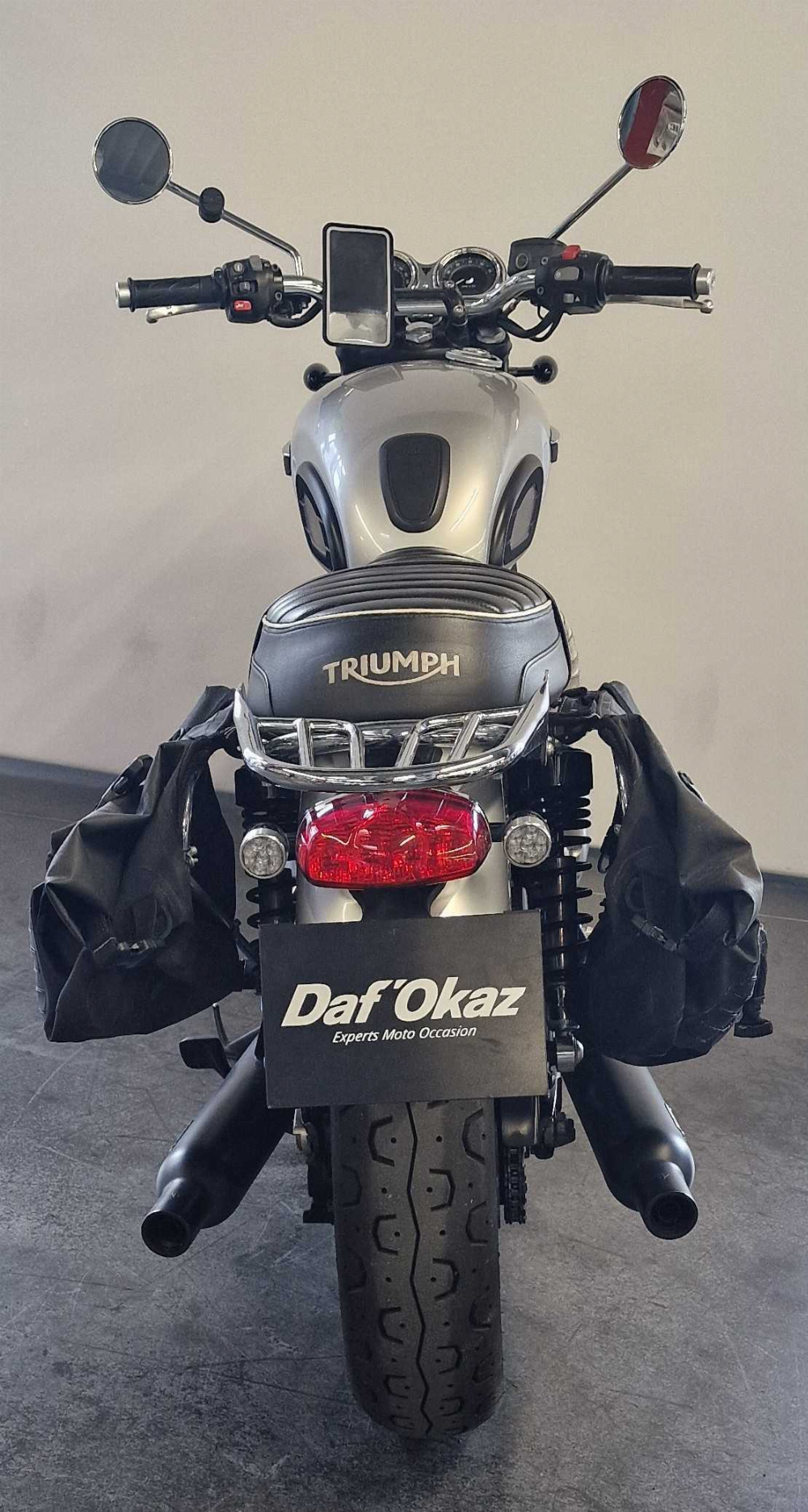 Triumph 1200 Bonneville T120 2018 vue arrière