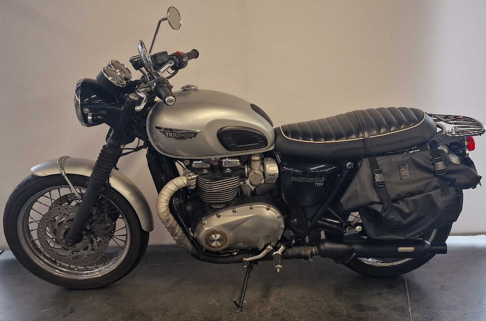 Triumph 1200 Bonneville T120 2018 vue gauche