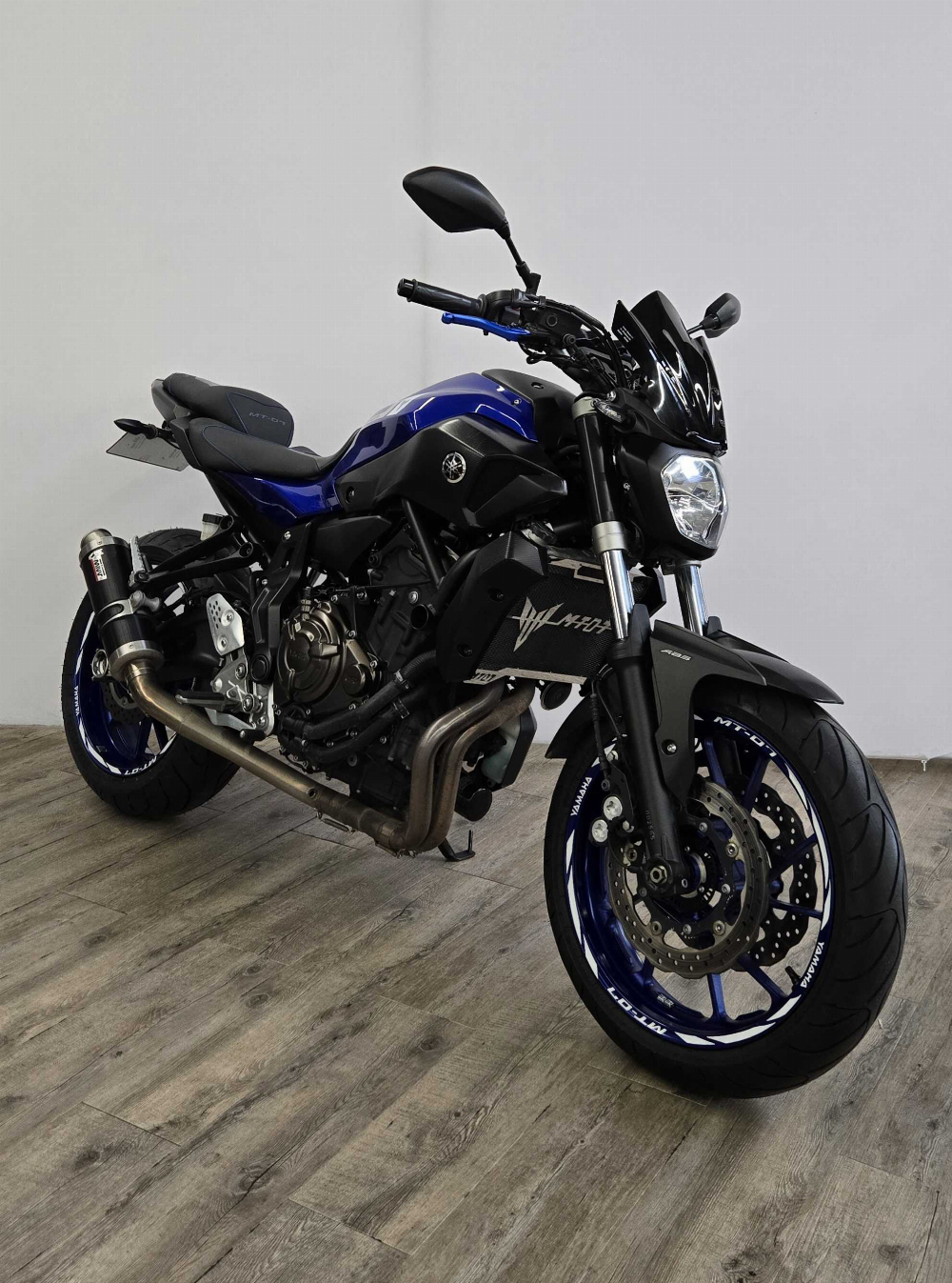 Yamaha MT-07 ABS 2017 vue 3/4 droite