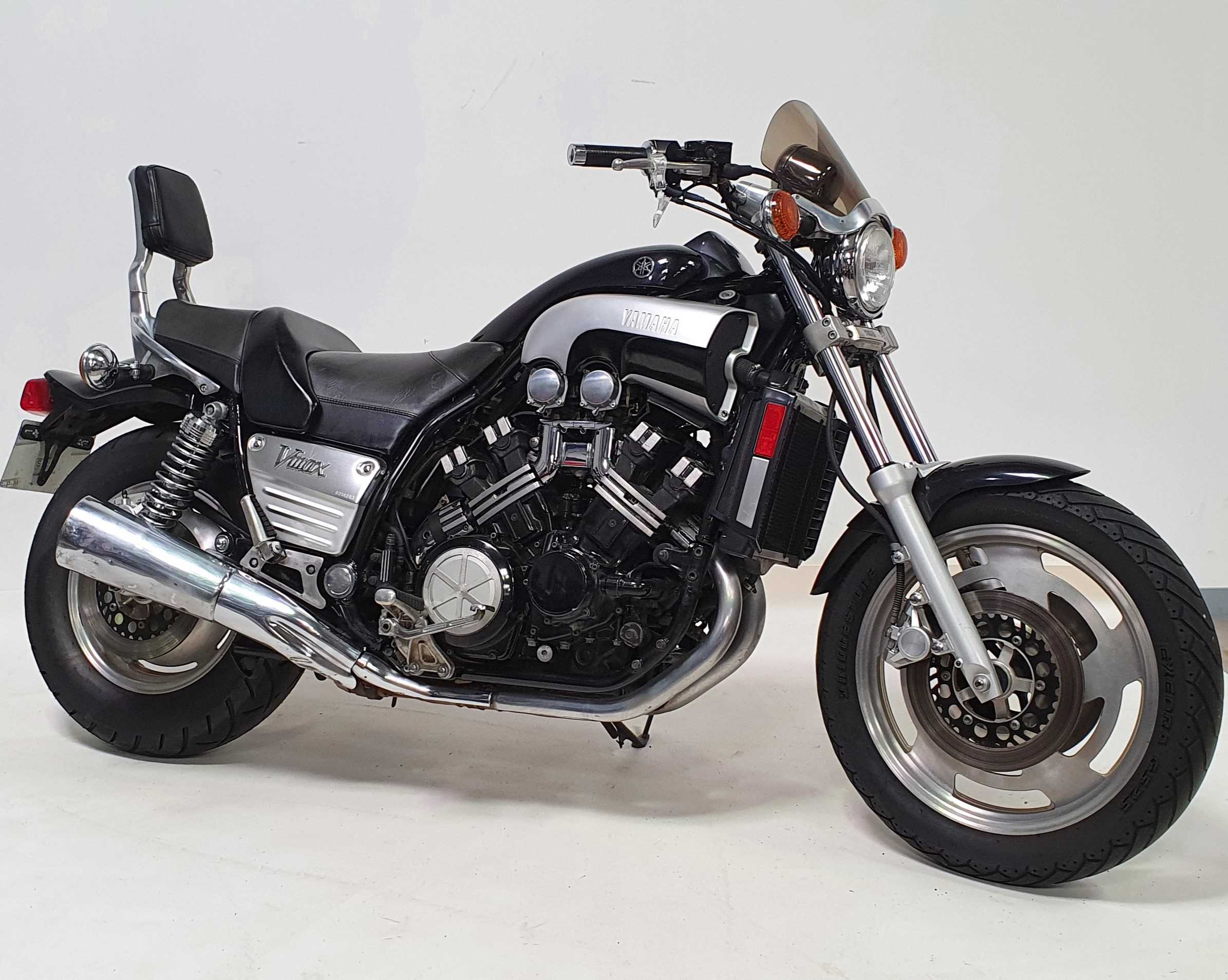 Yamaha V-Max 1992 HD vue 3/4 droite