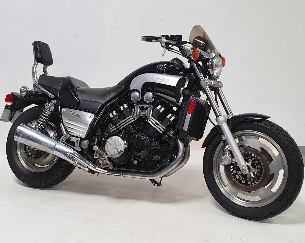 Yamaha V-Max 1992 vue 3/4 droite