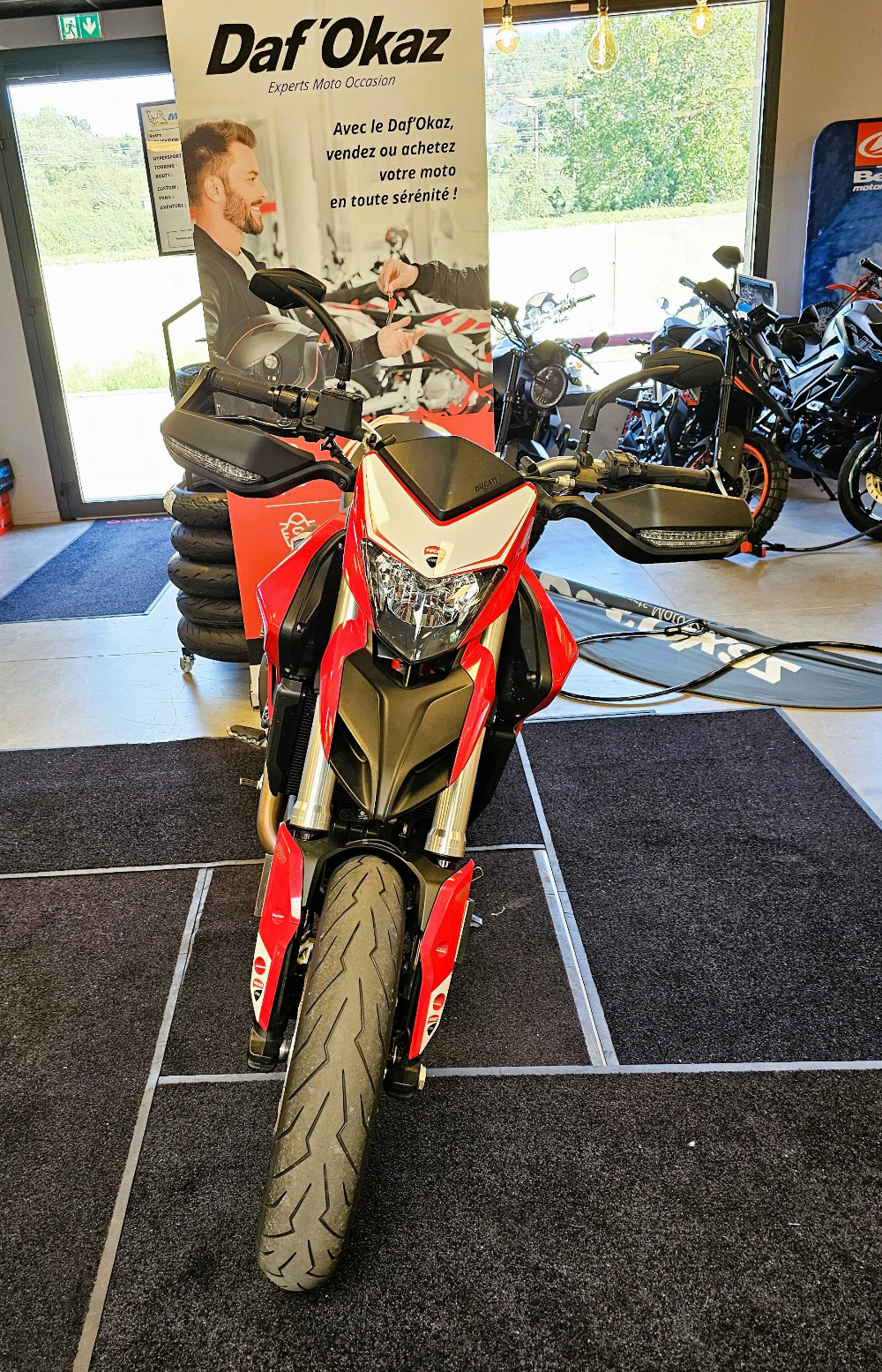 Ducati 939 Hypermotard 2017 vue avant