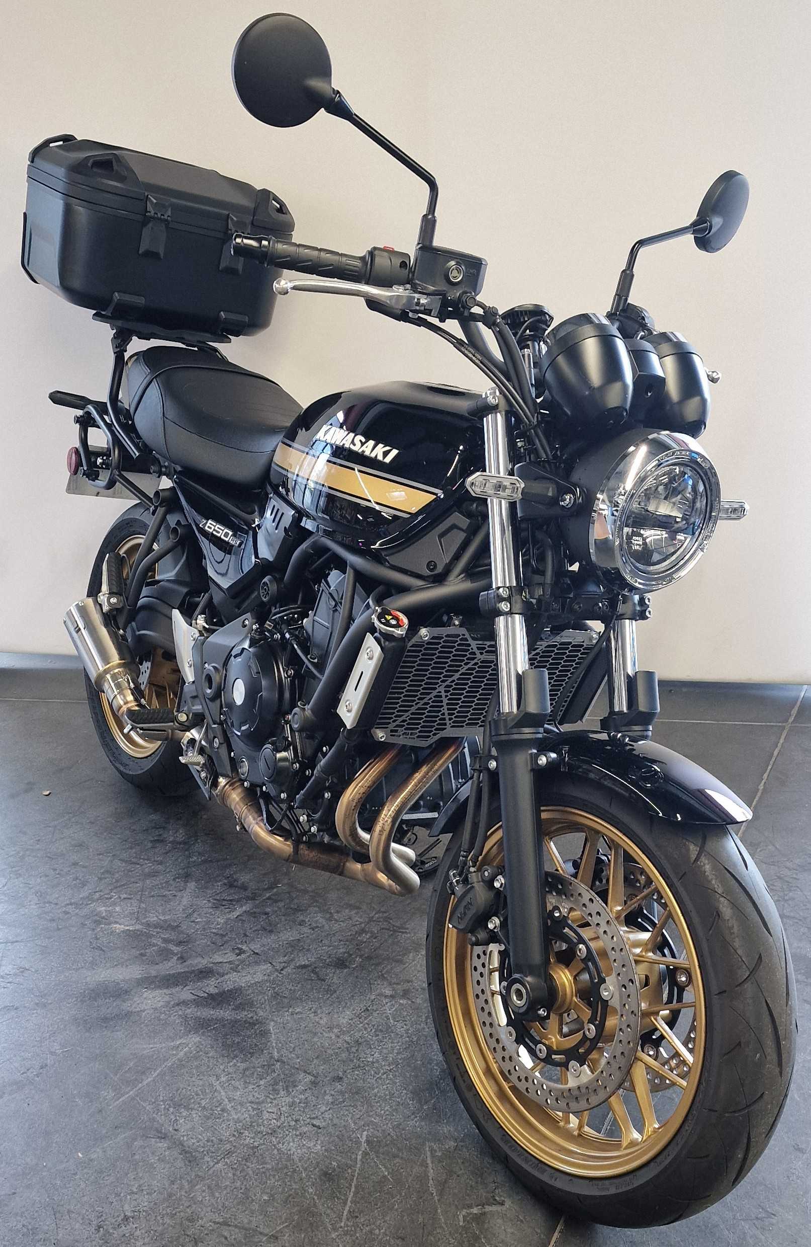 Kawasaki Z 650 RS 2025 HD vue 3/4 droite