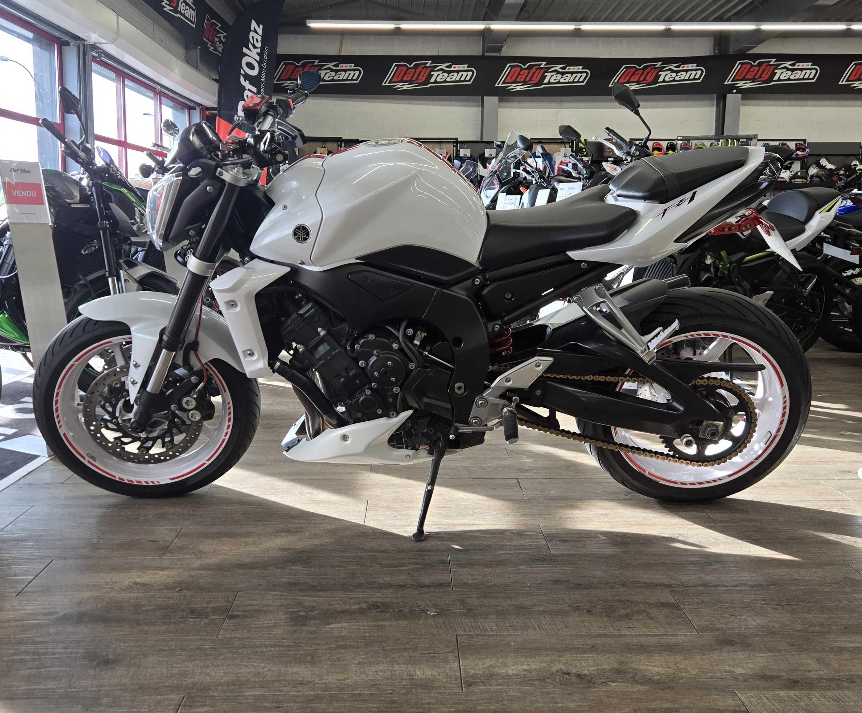 Yamaha FZ1 N 2008 HD vue gauche