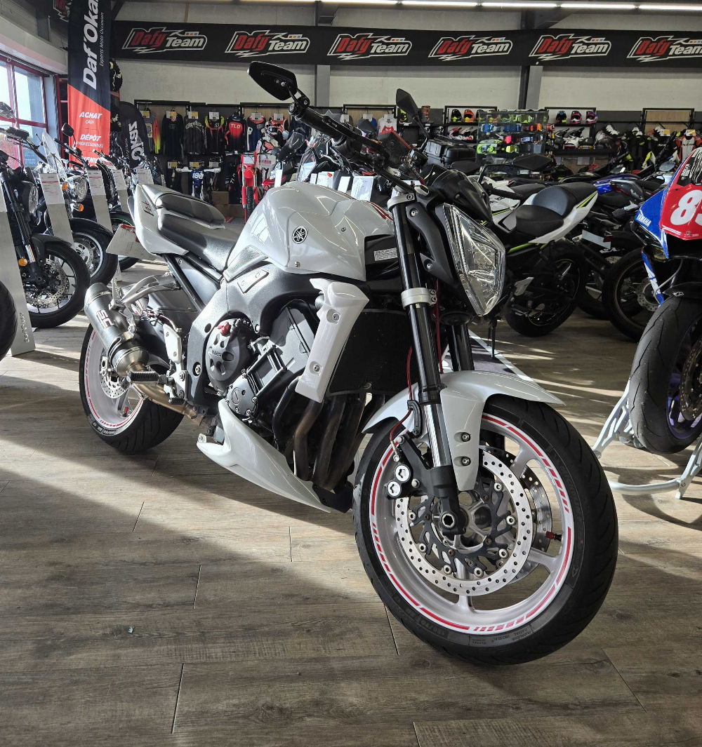 Yamaha FZ1 N 2008 vue 3/4 droite