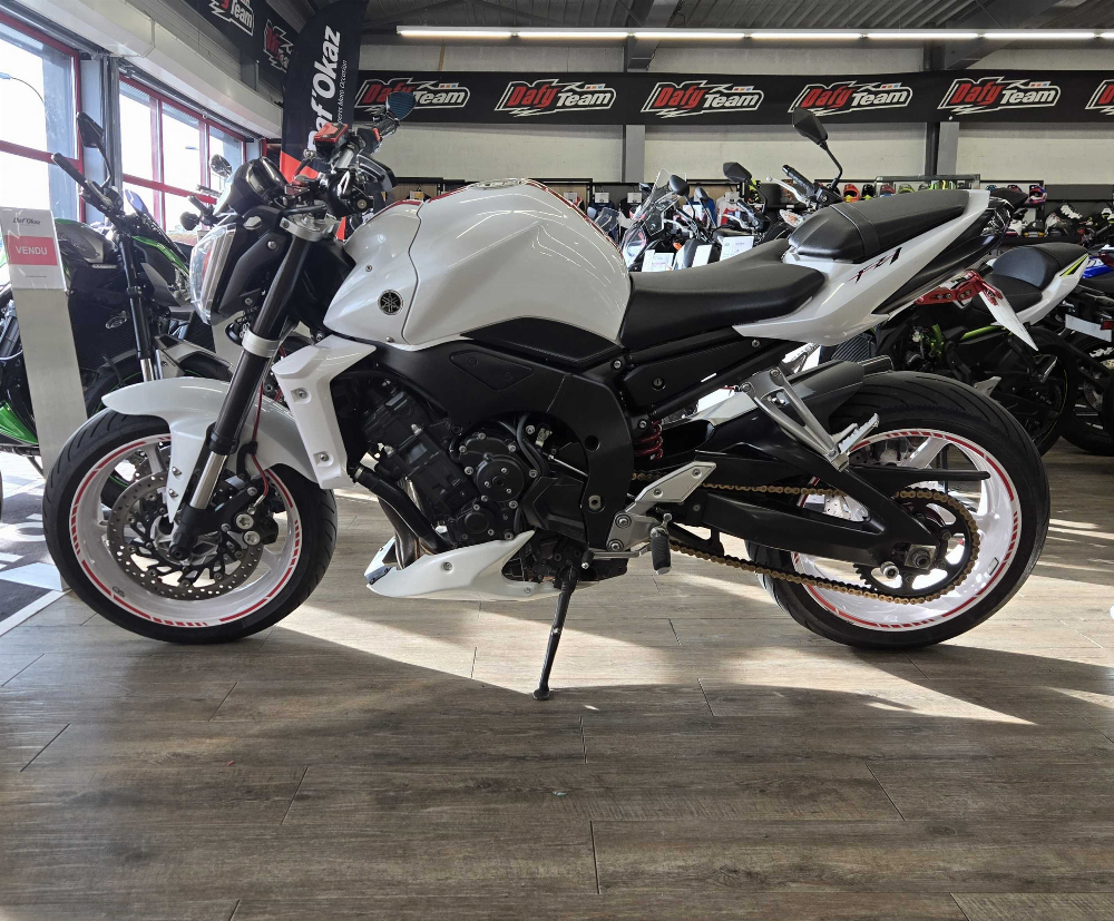 Yamaha FZ1 N 2008 vue gauche