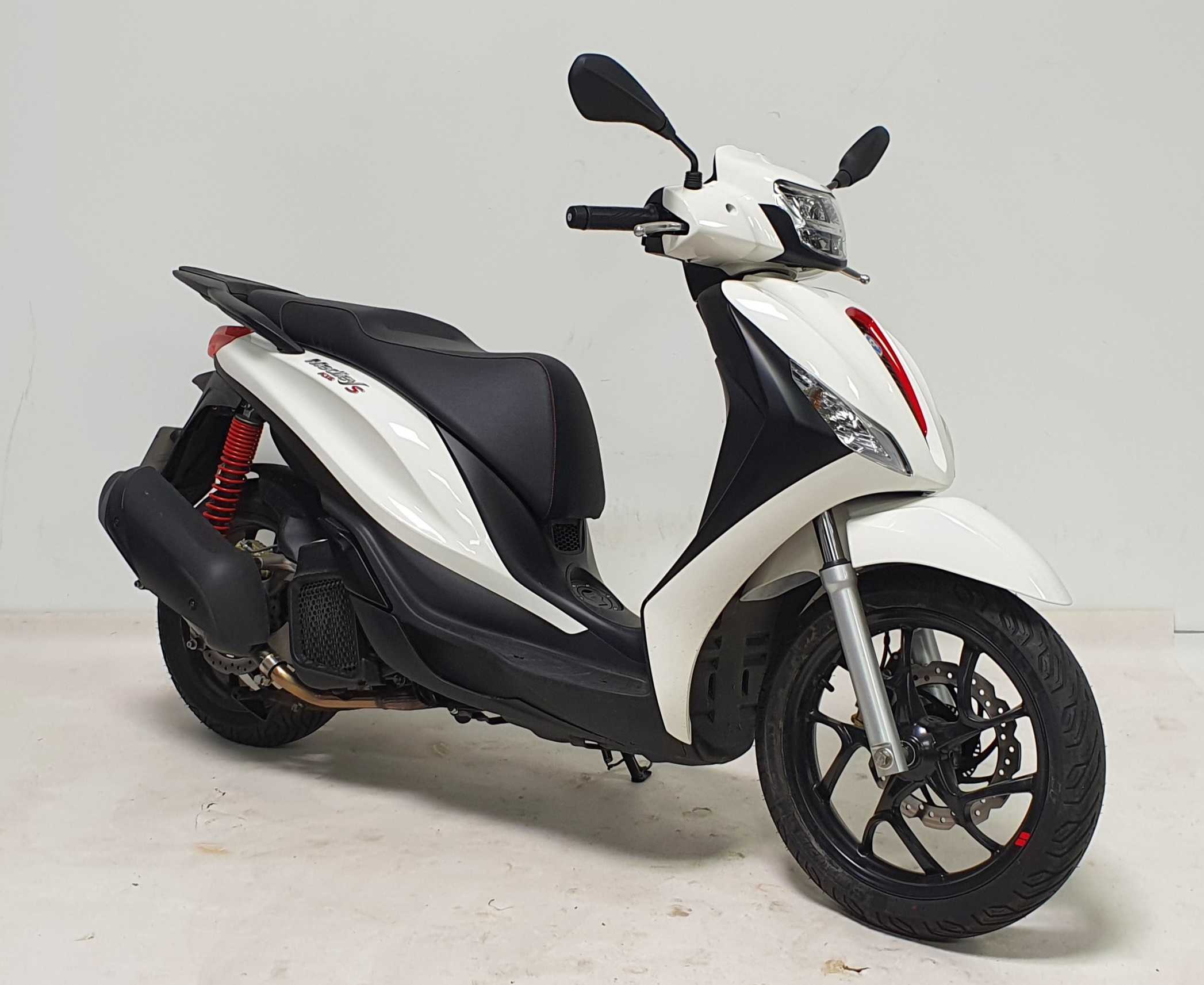 Piaggio MEDLEY 125 2021 HD vue 3/4 droite