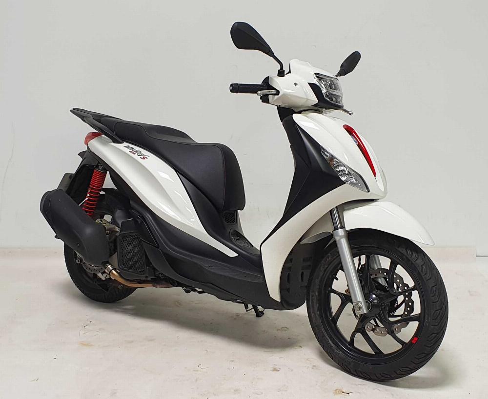 Piaggio MEDLEY 125 2021 vue 3/4 droite