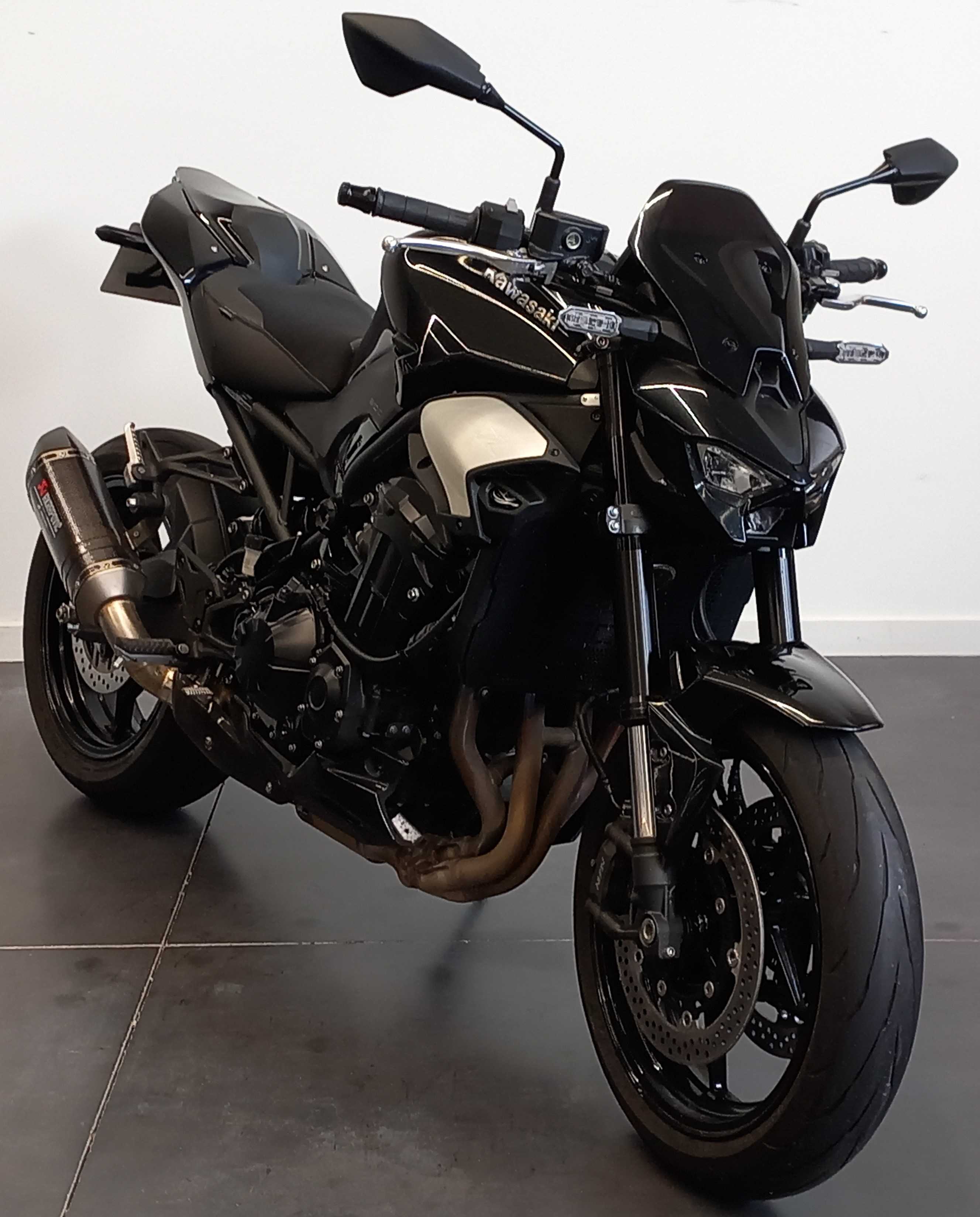 Kawasaki Z 900 A2 2023 HD vue 3/4 droite