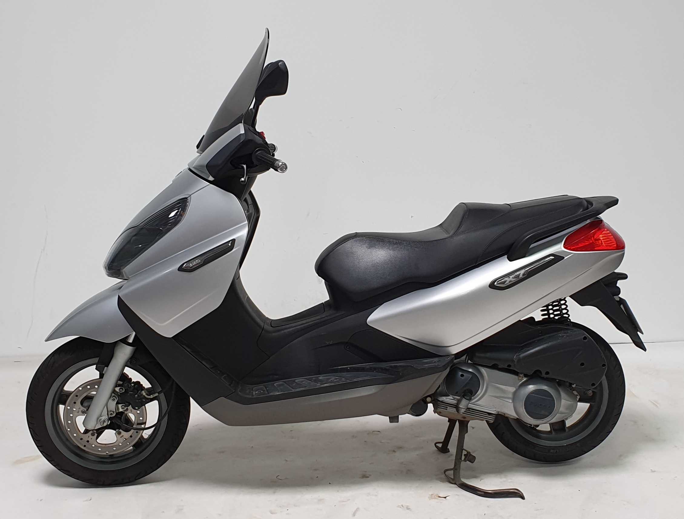 Piaggio X7 2010 HD vue gauche