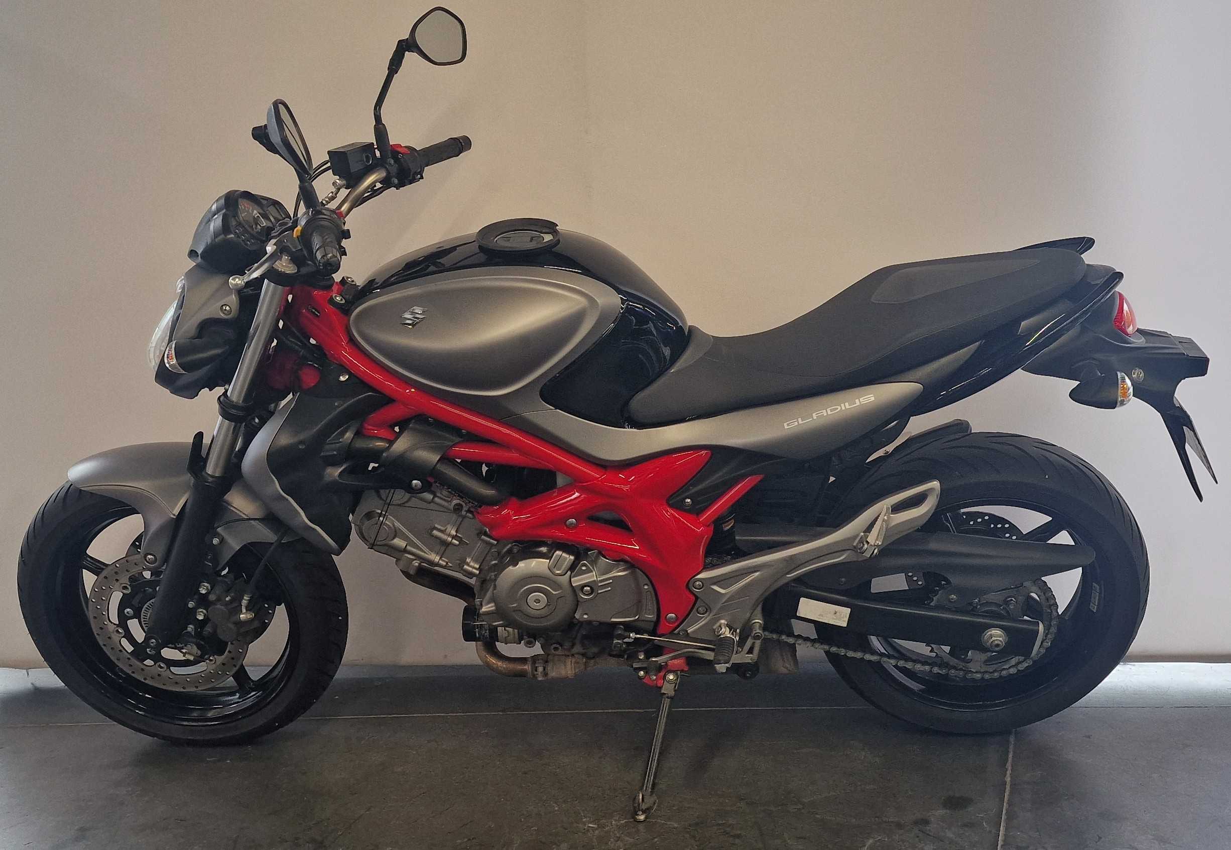 Suzuki SFV 650 Gladius ABS 2015 HD vue gauche