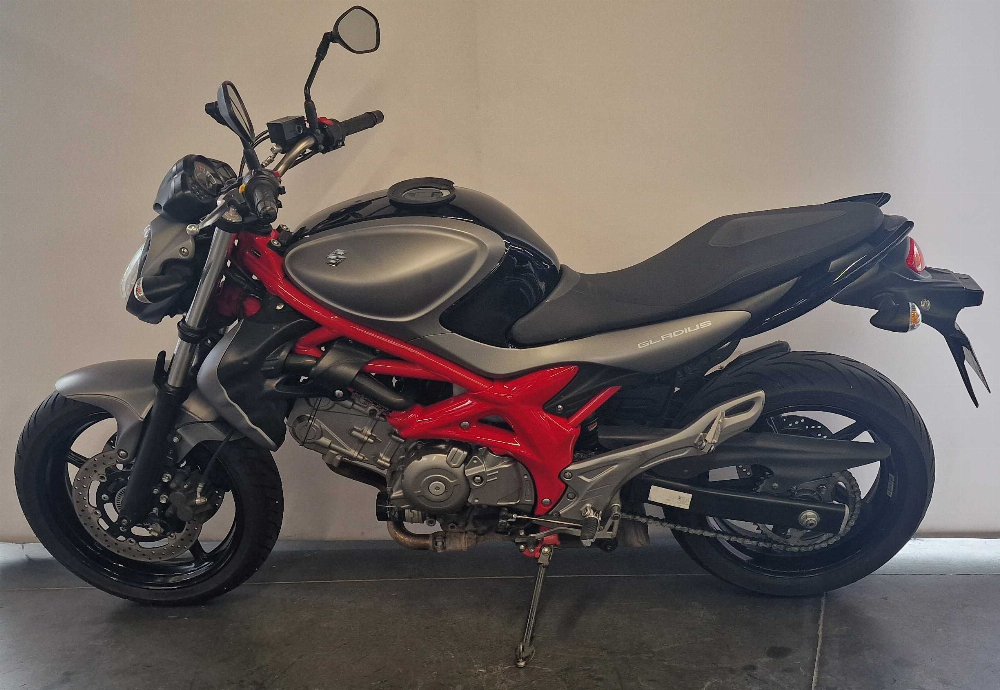 Suzuki SFV 650 Gladius ABS 2015 vue gauche