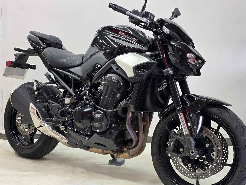 Kawasaki Z 900 A2 2023 vue 3/4 droite